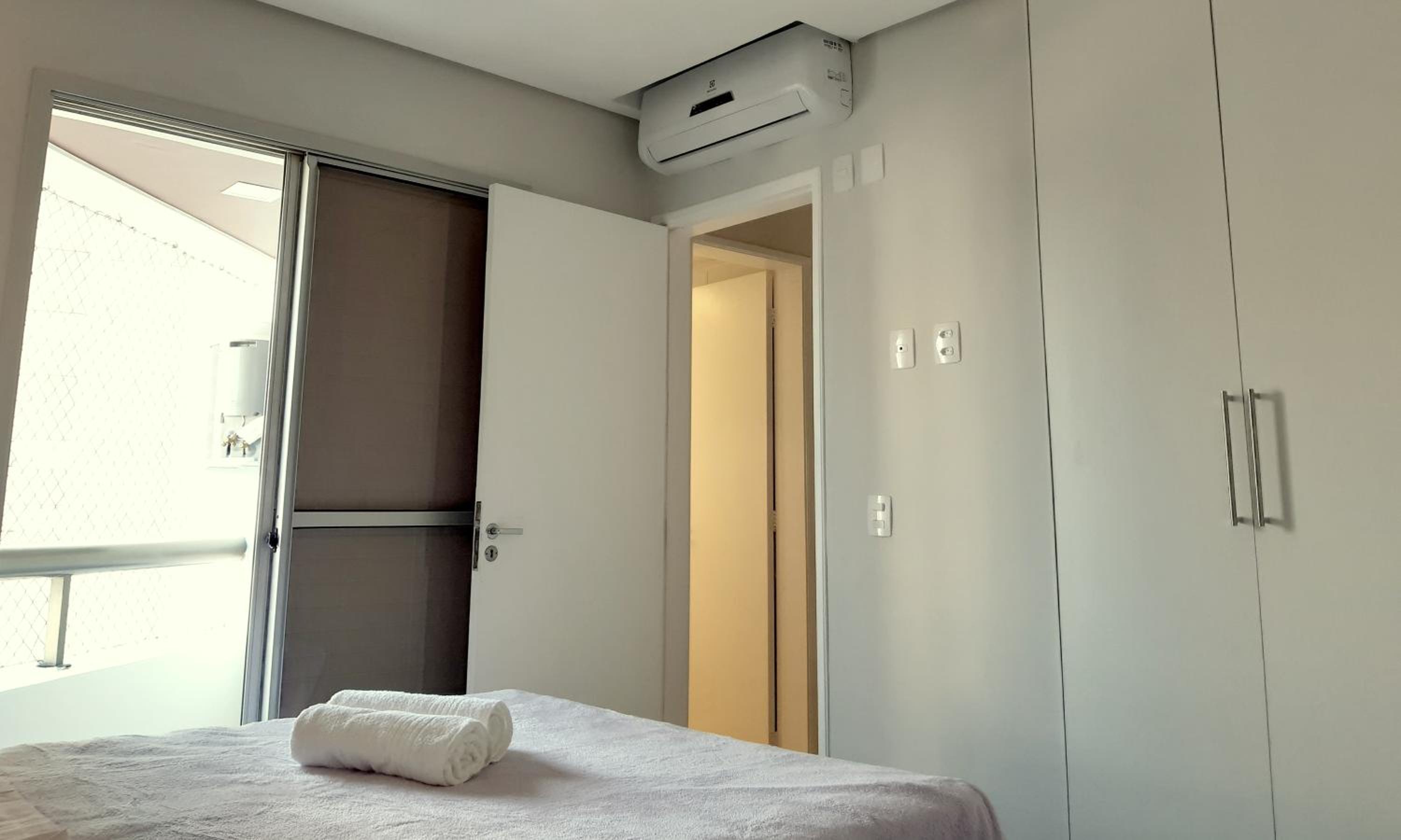 Apartment with Lake View - Photo 8