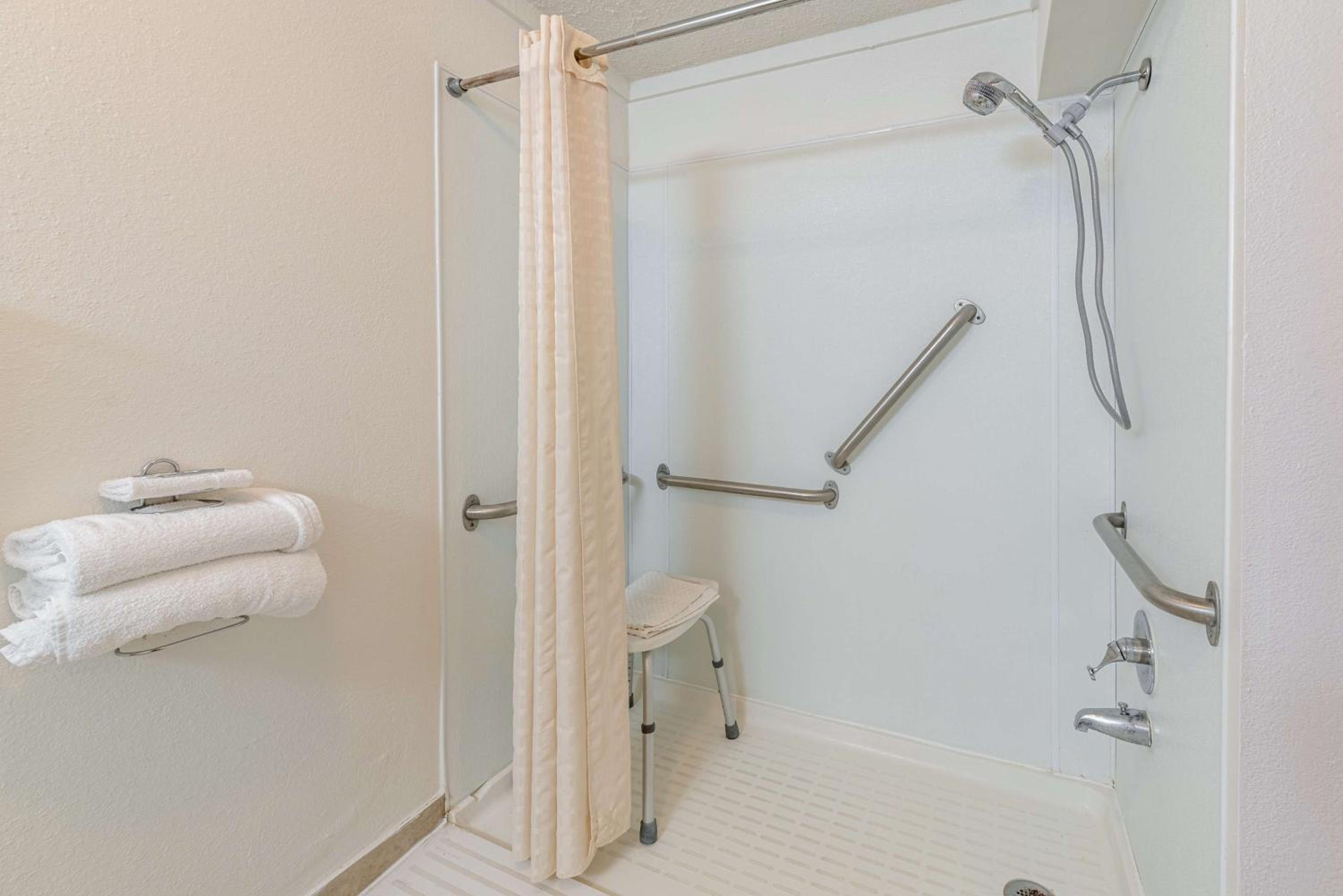 King Room - Disability Access - Photo 3