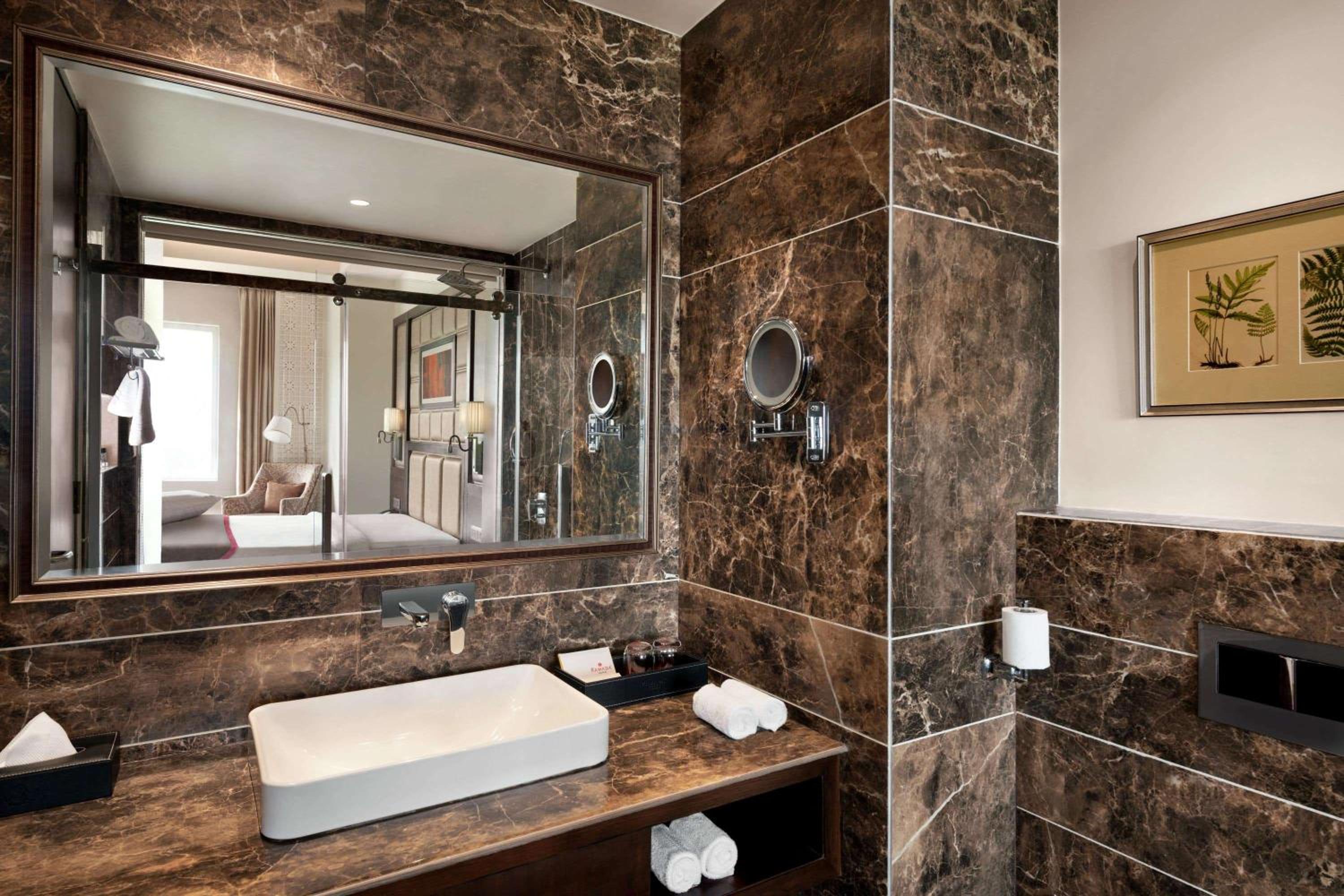 Double Room (Non Smoking) - Book & Unlock Exclusive Discounts - Photo 3
