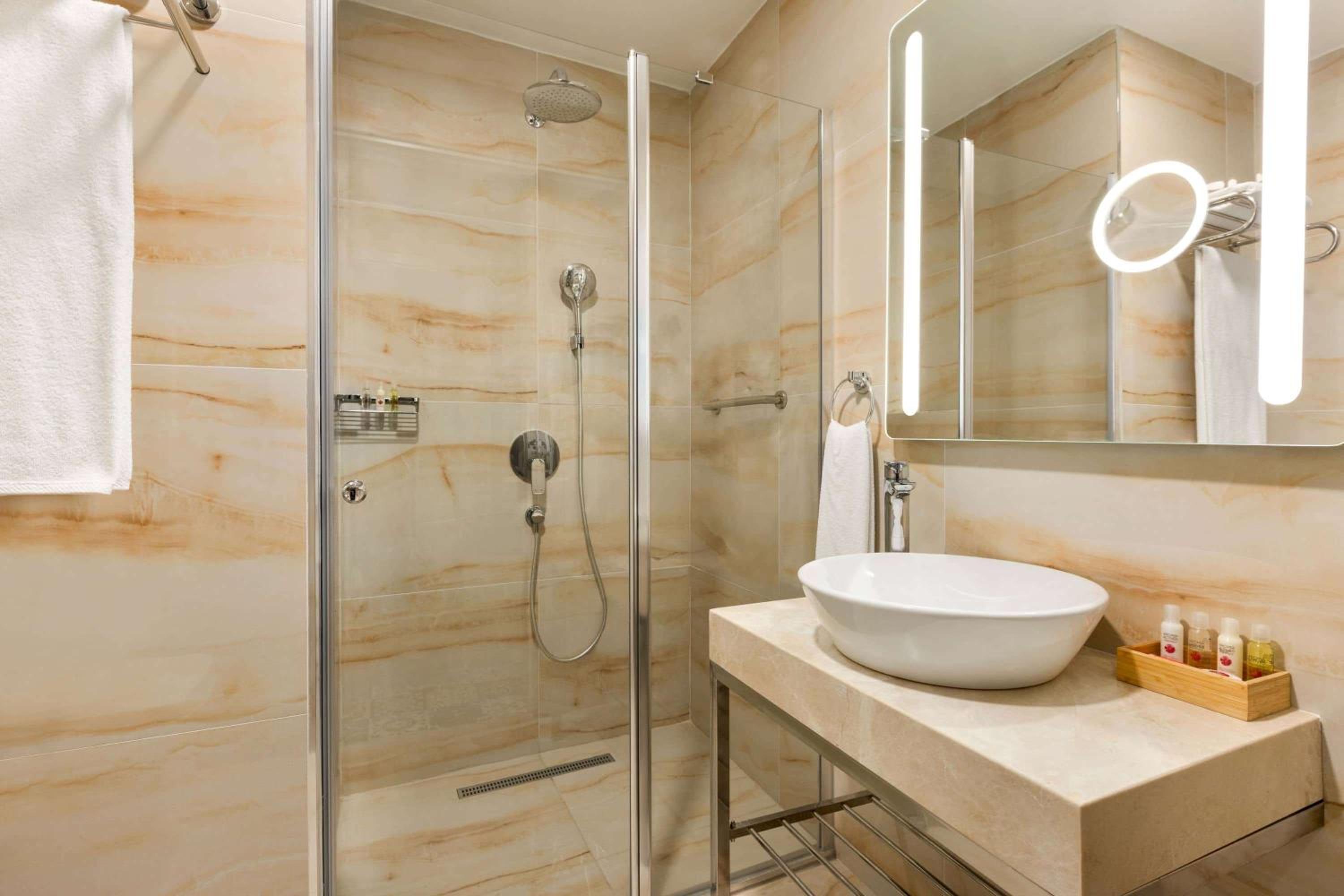 Double Room - Mobility Access/Non-Smoking photo 3