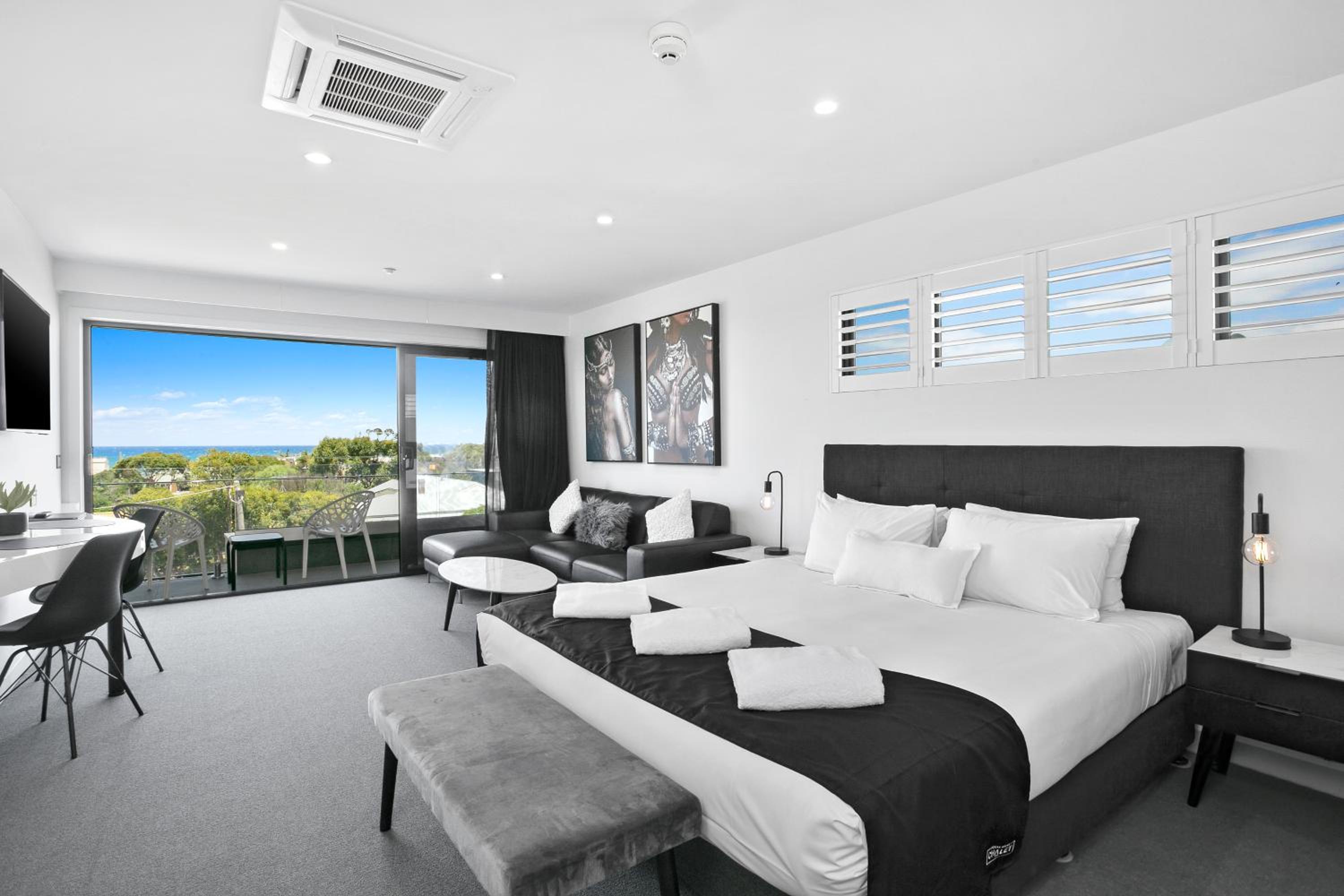 Deluxe Suite with Sea View photo 2