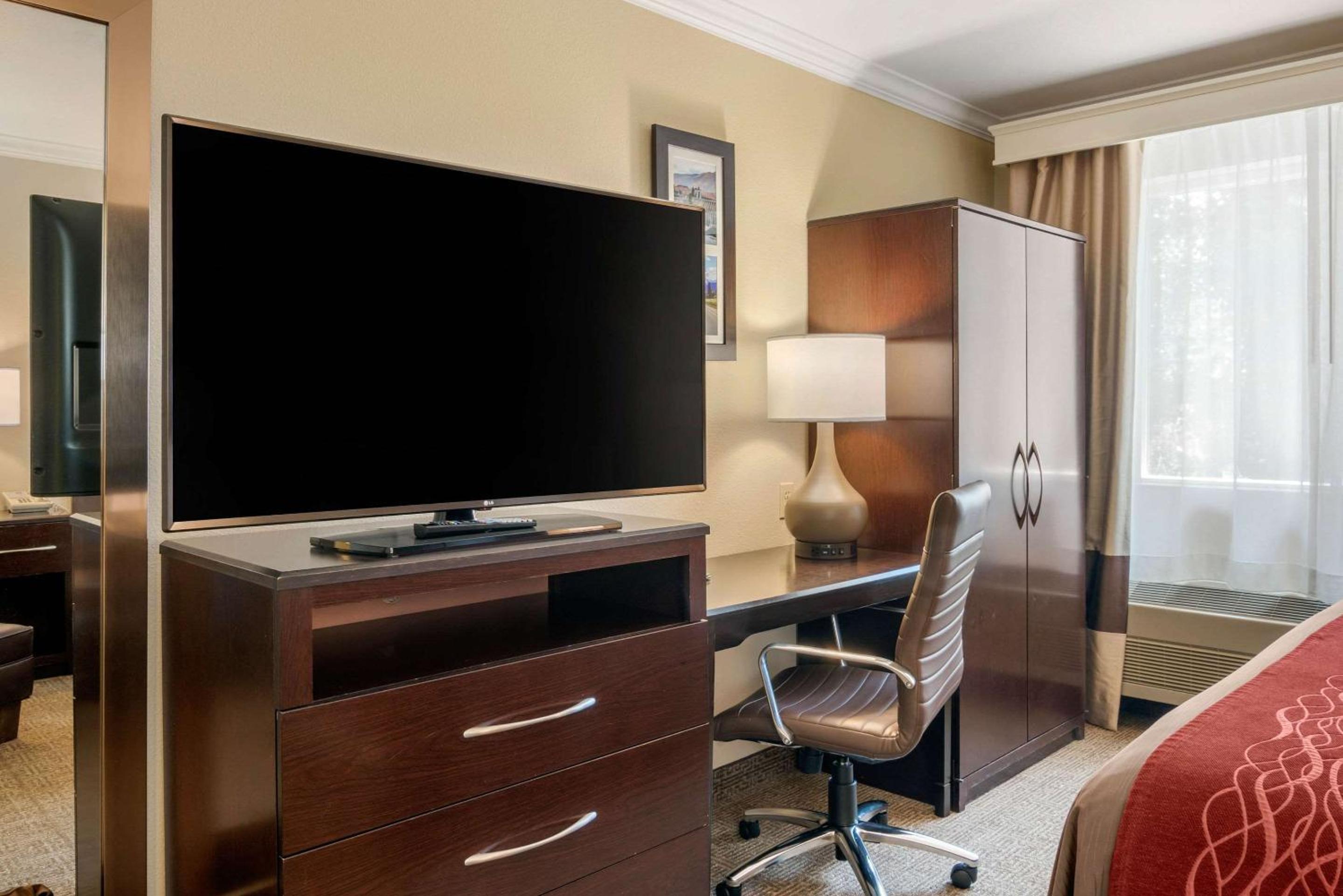 King Room - Non-Smoking - Photo 1