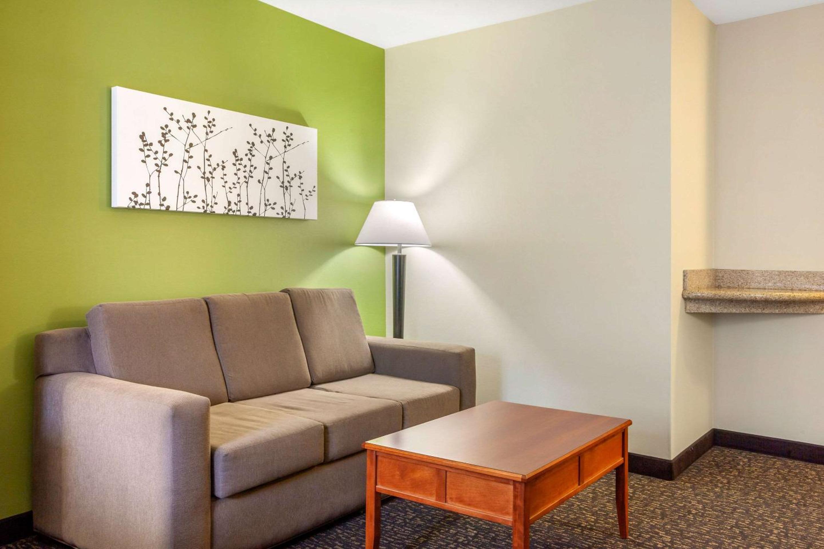 King Suite - Accessible/Non-Smoking - Photo 2