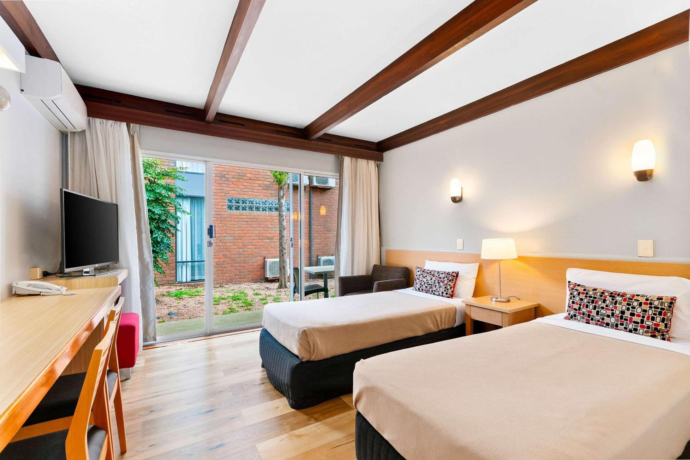 Standard Twin Room - Photo 2
