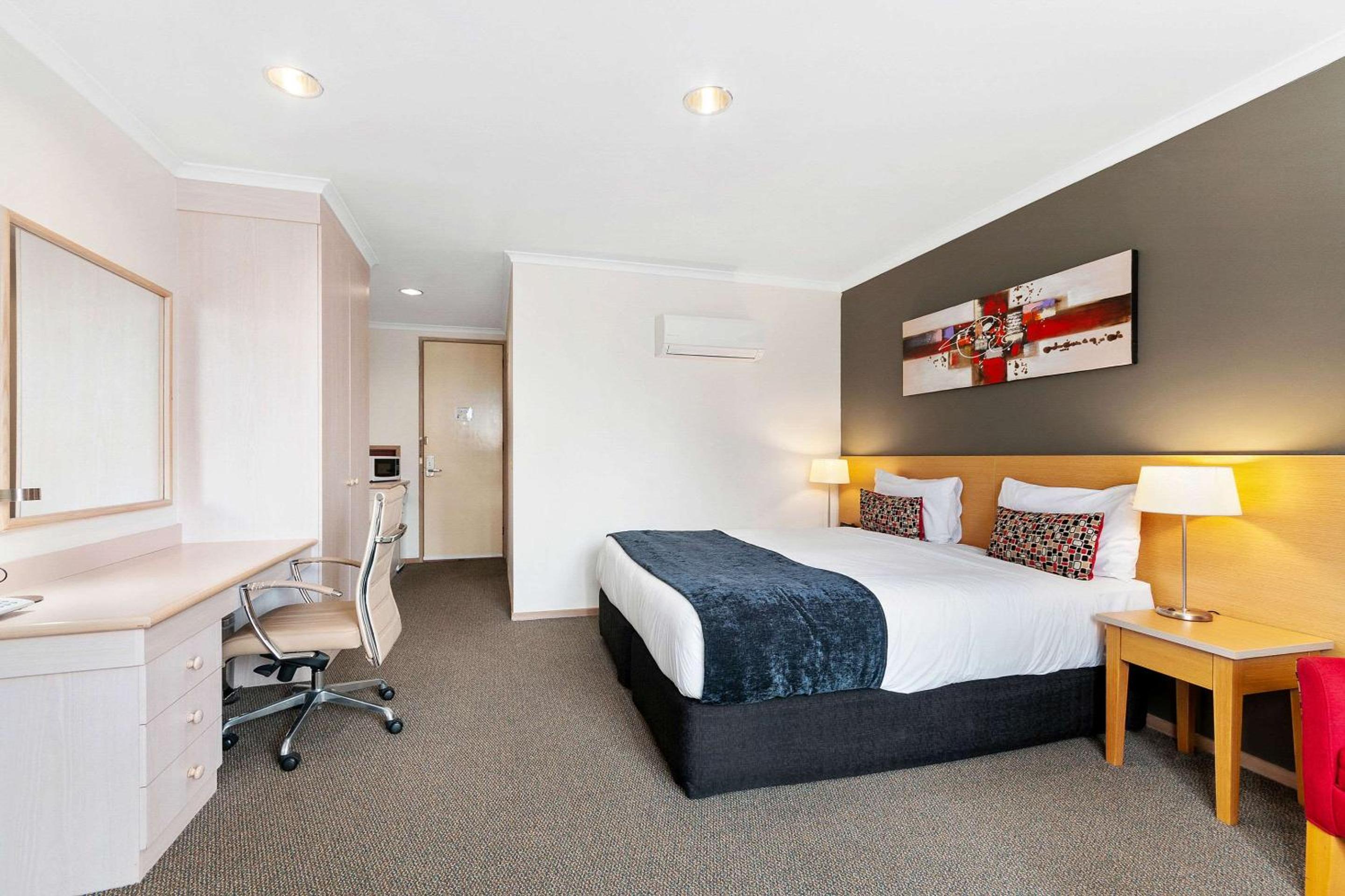 King Suite - Photo 2