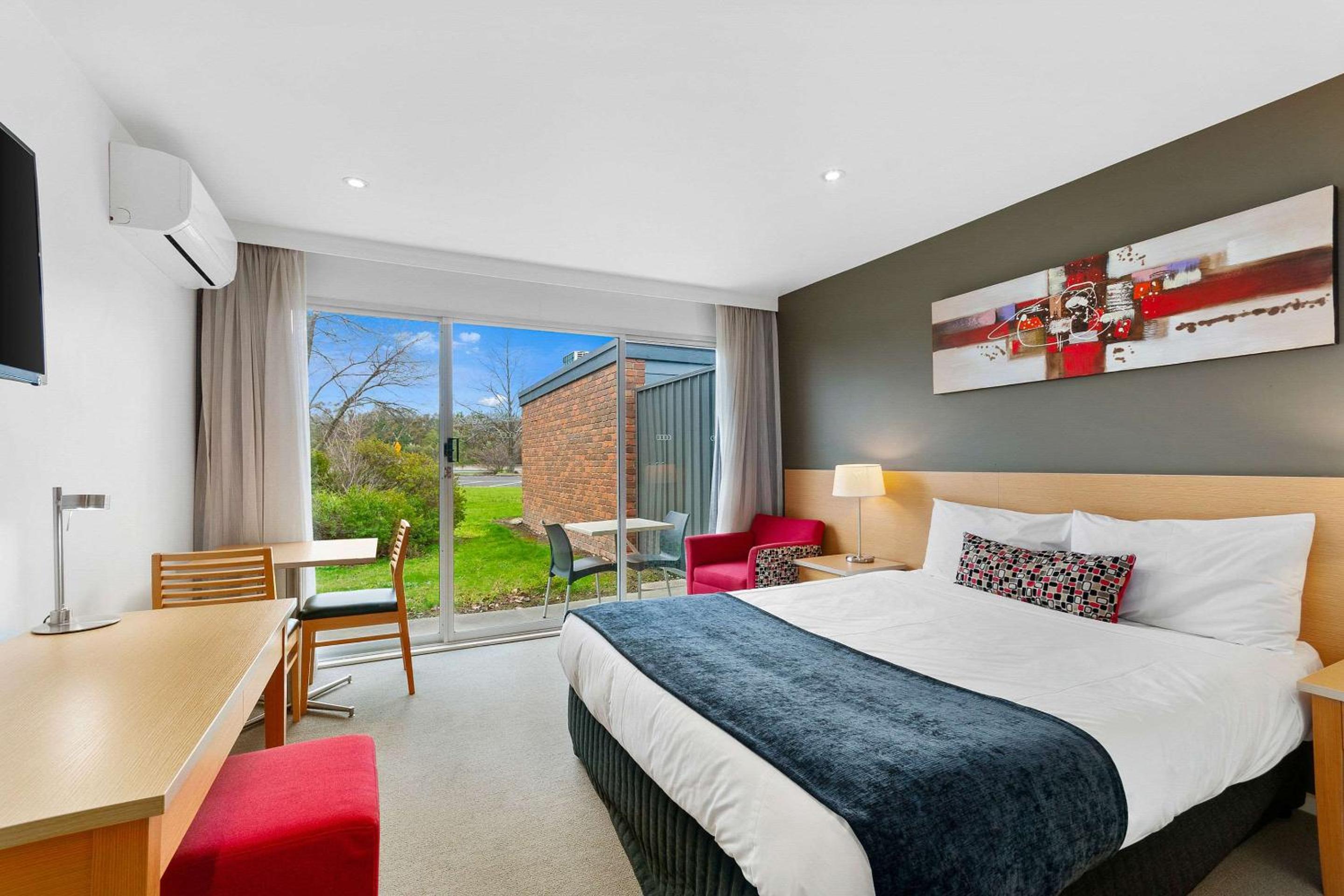 Queen Suite - Photo 4
