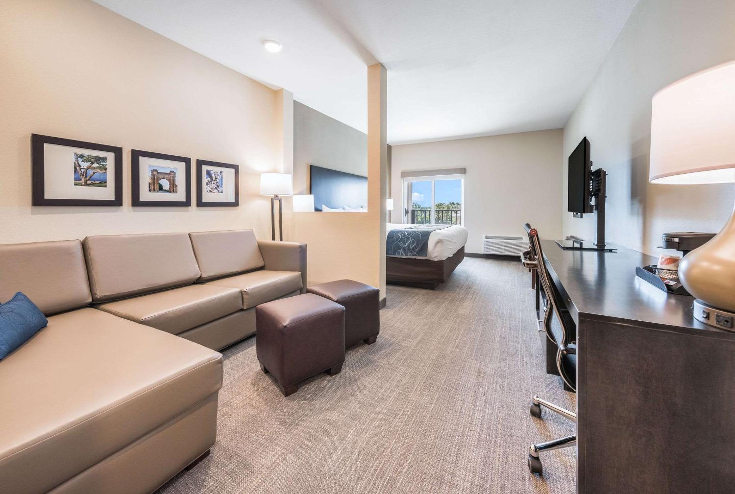 King Suite with Sofa Bed - Non-Smoking - Photo 16