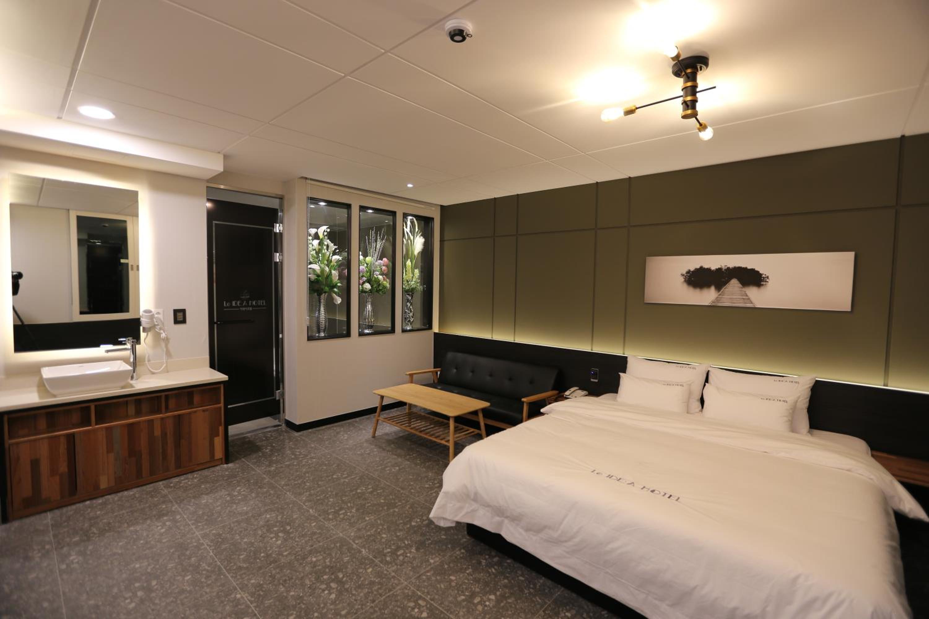 King Room with Spa Bath - Photo 3