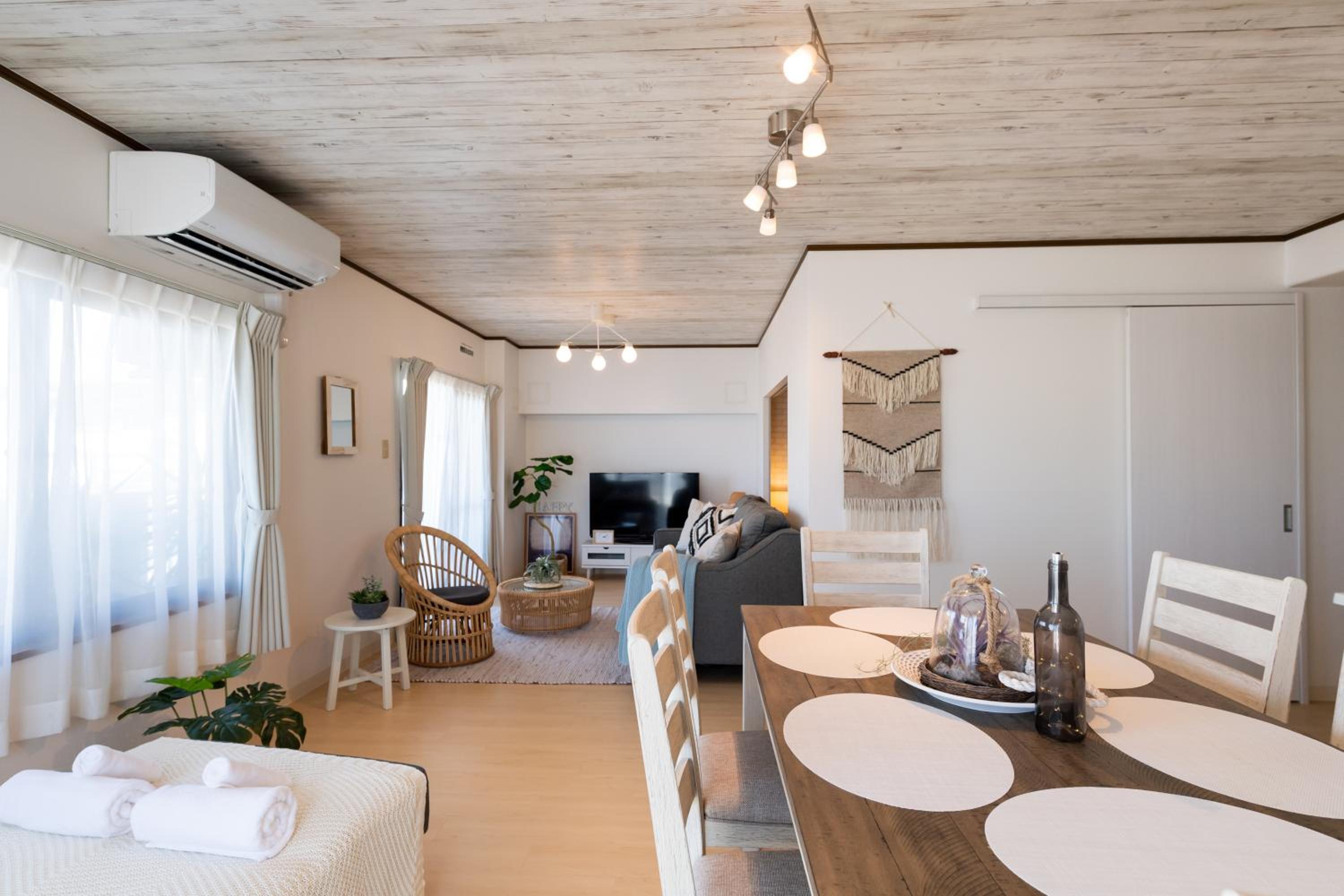 Two-Bedroom Apartment - Small Dog Friendly - Photo 37