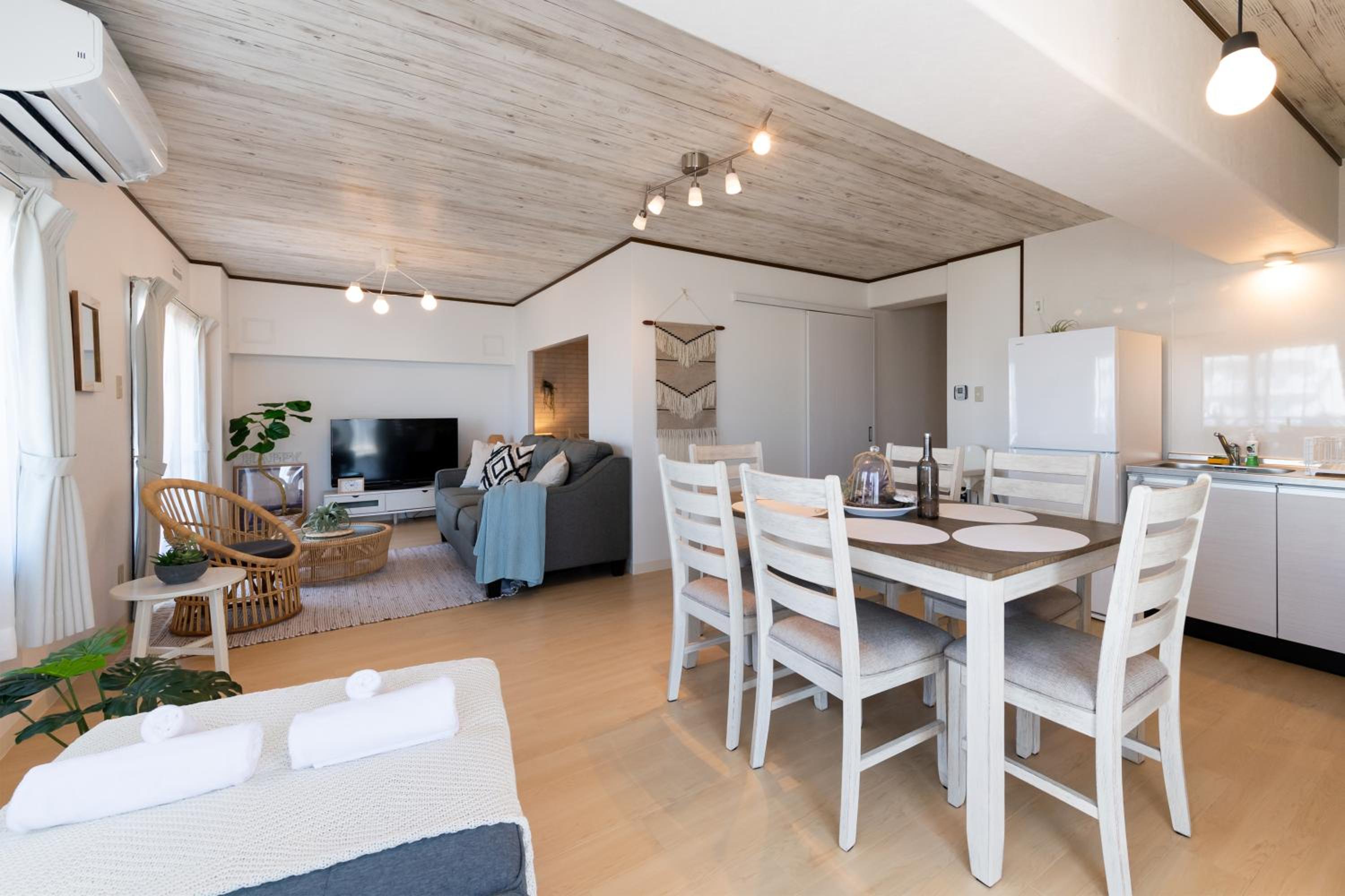 Two-Bedroom Apartment - Small Dog Friendly - Photo 36