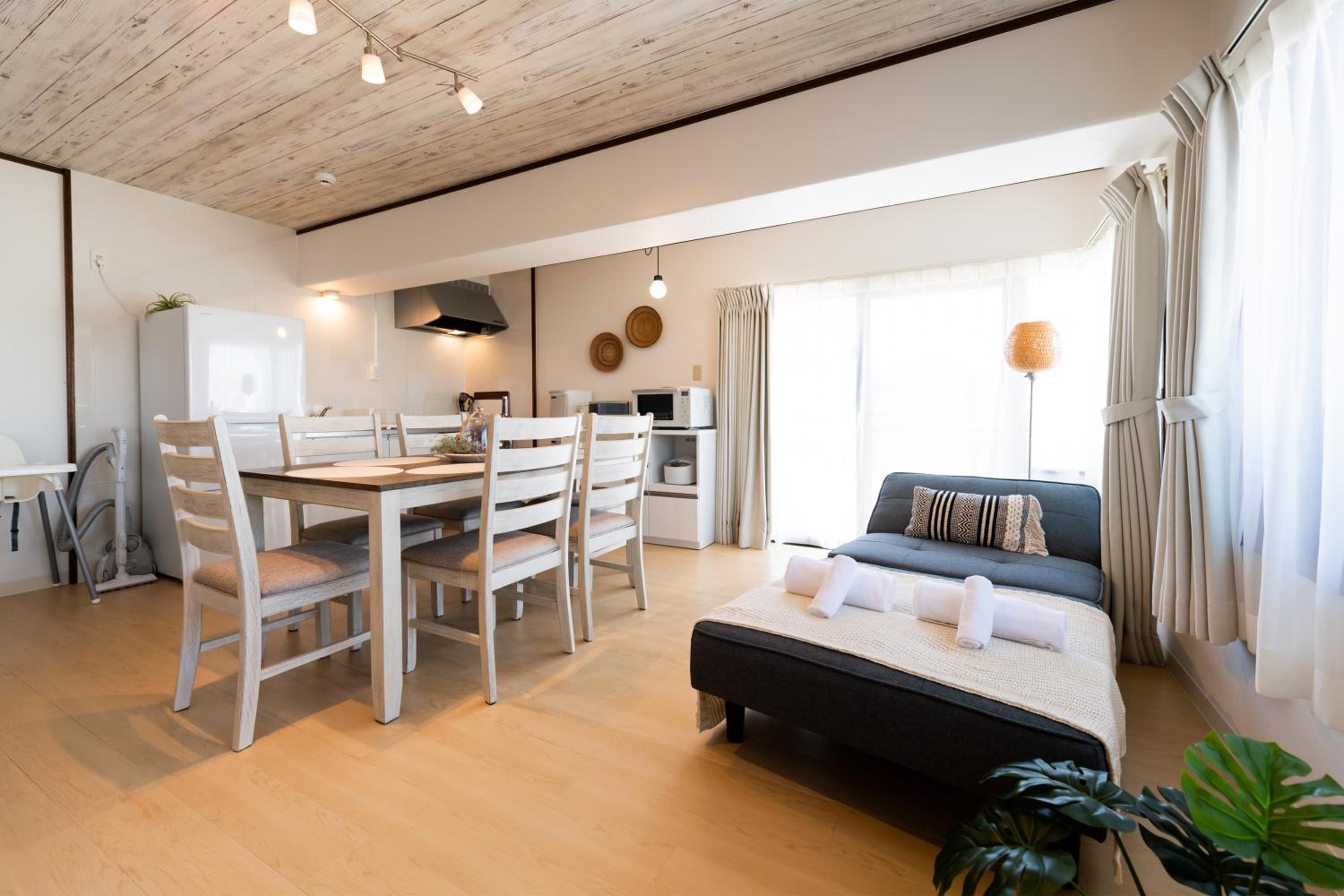 Two-Bedroom Apartment - Small Dog Friendly - Photo 32