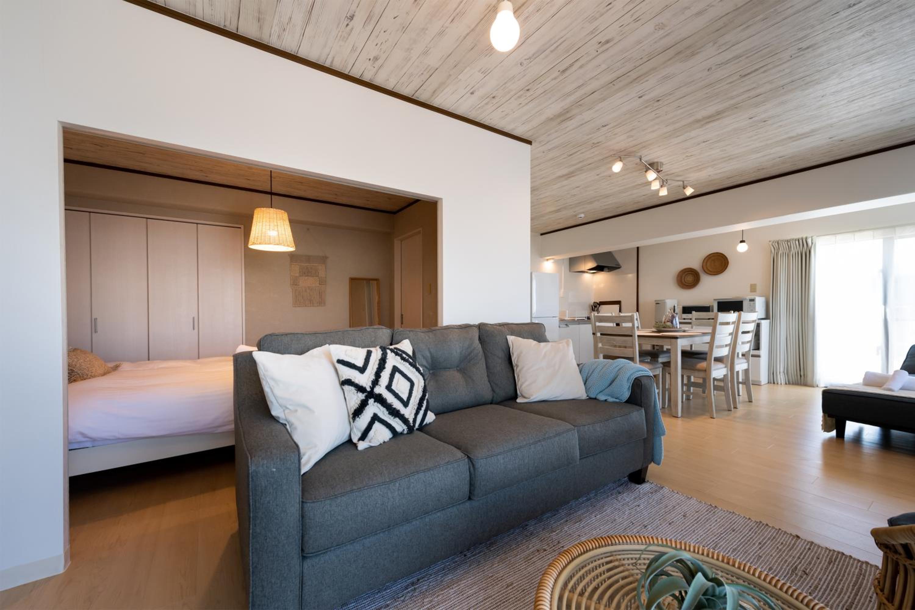 Two-Bedroom Apartment - Small Dog Friendly - Photo 41