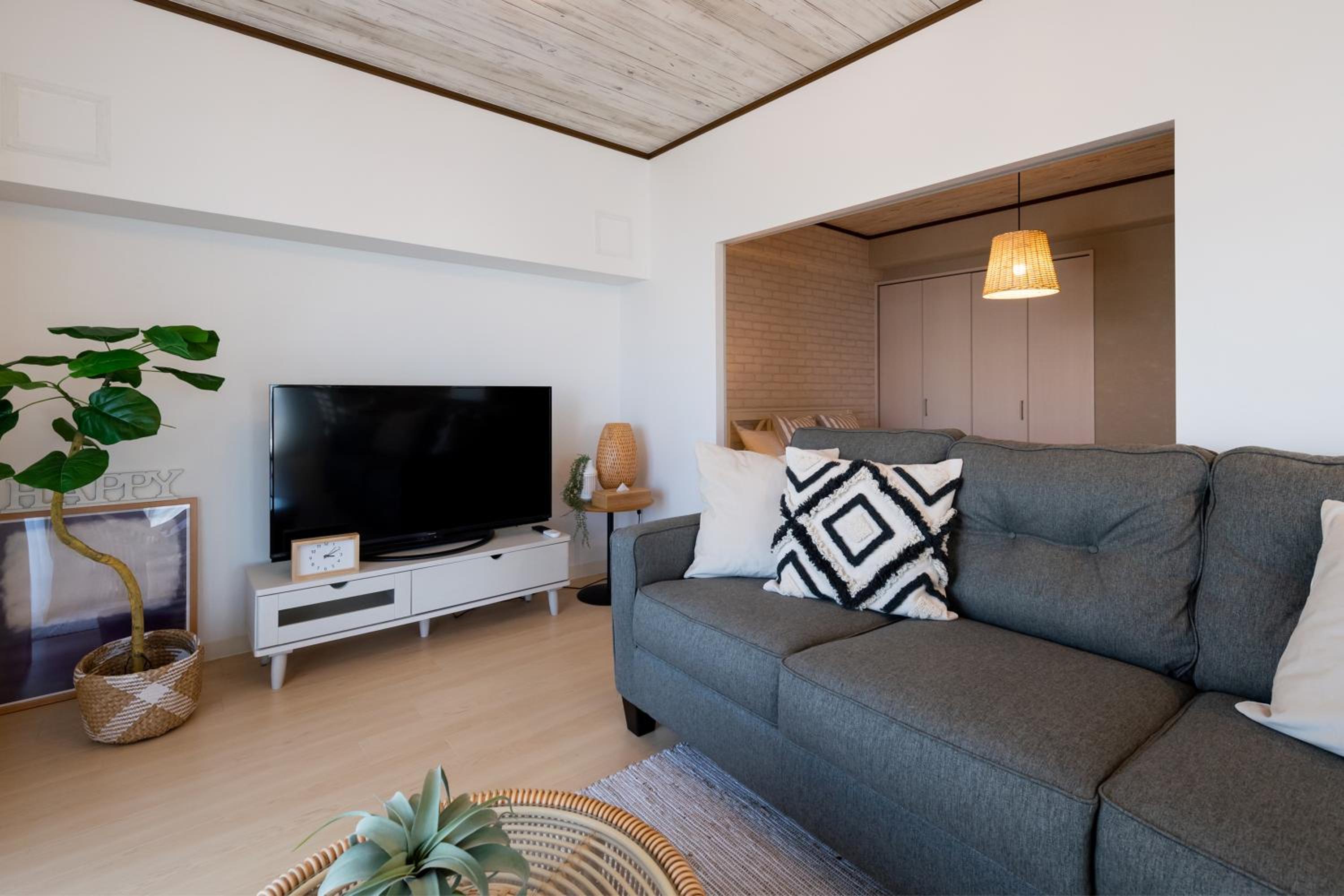 Two-Bedroom Apartment - Small Dog Friendly - Photo 40