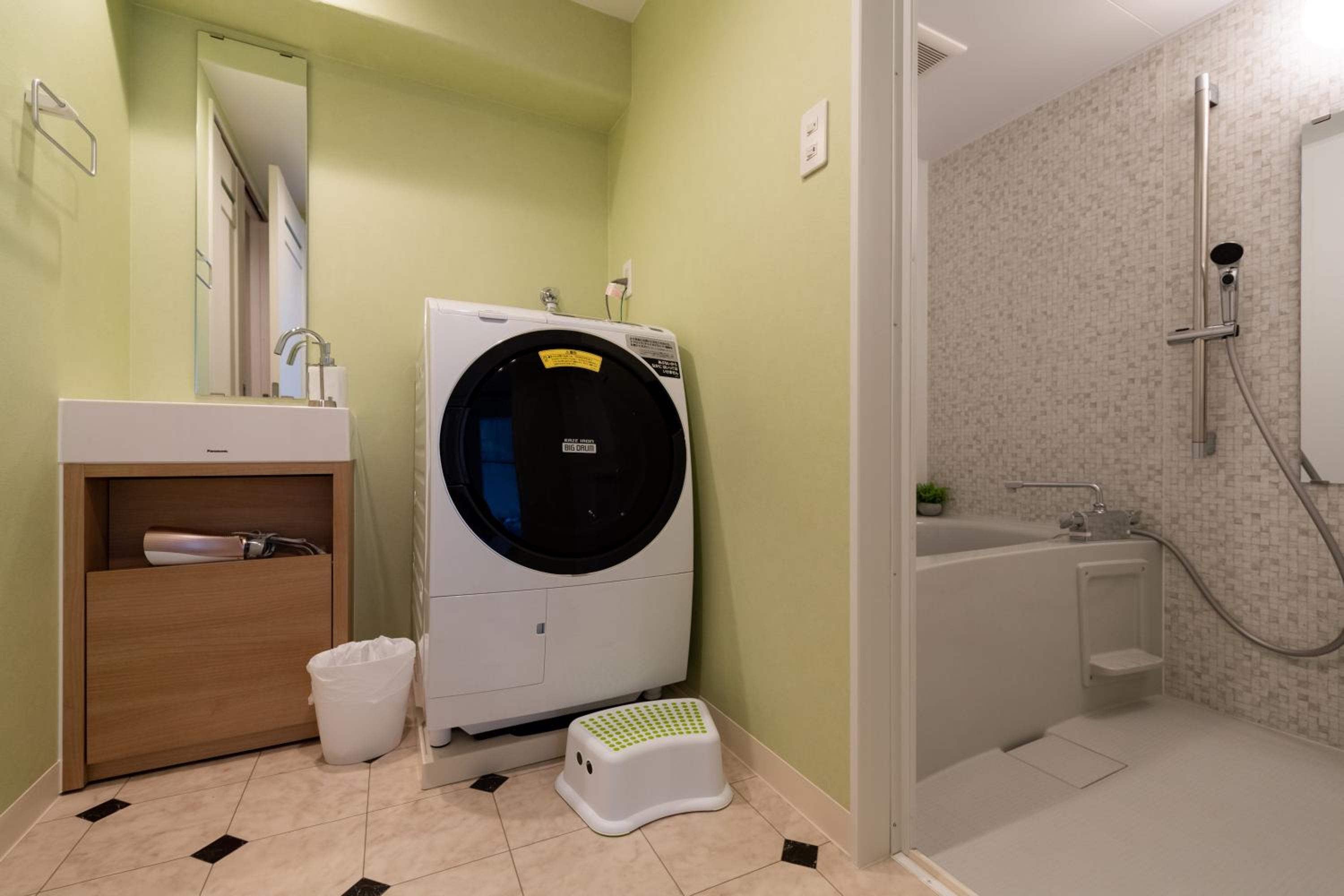 Two-Bedroom Apartment - Small Dog Friendly - Photo 90