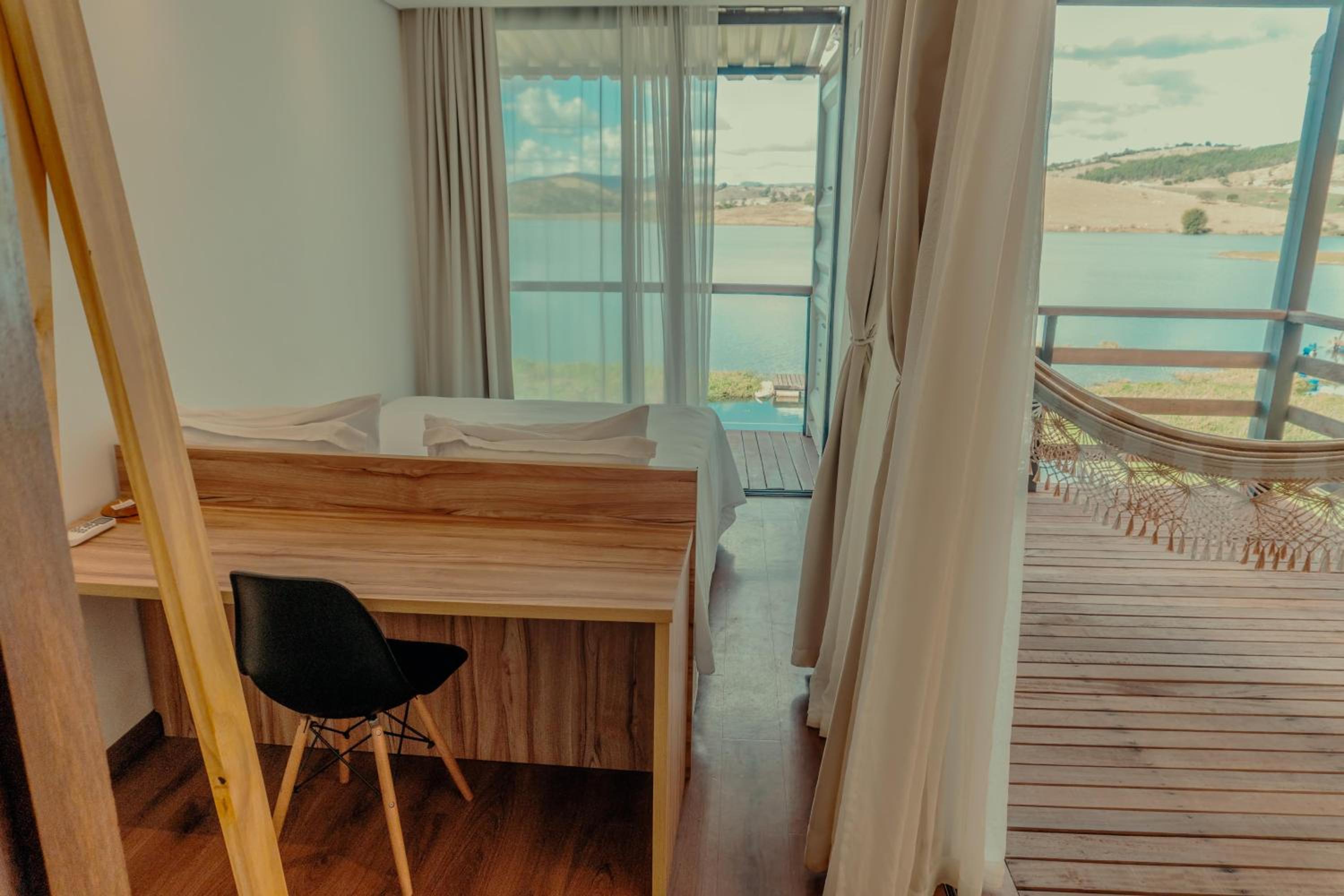 Suite with Lake View photo 2