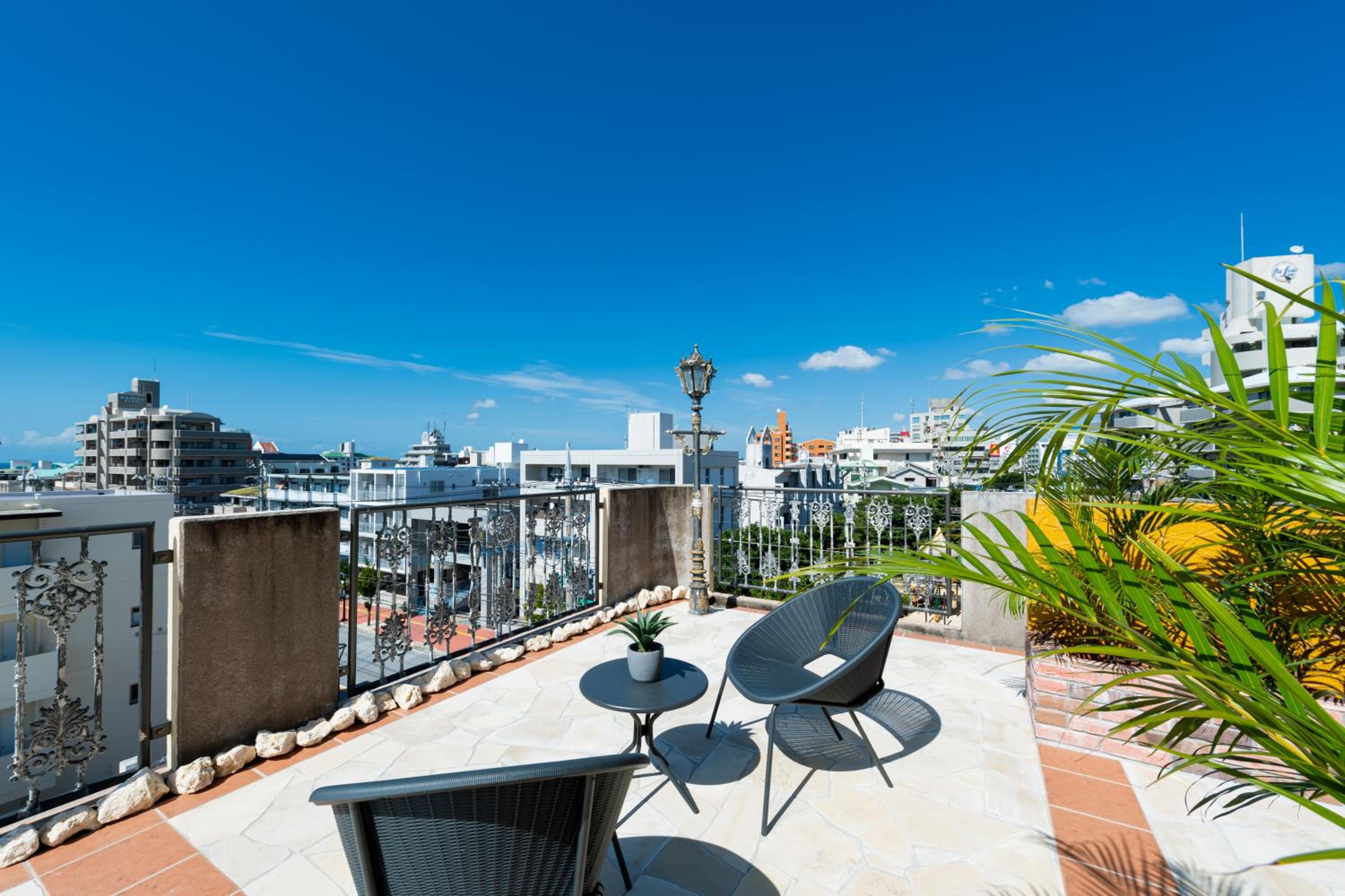 Two-Bedroom Apartment - Small Dog Friendly - Photo 79