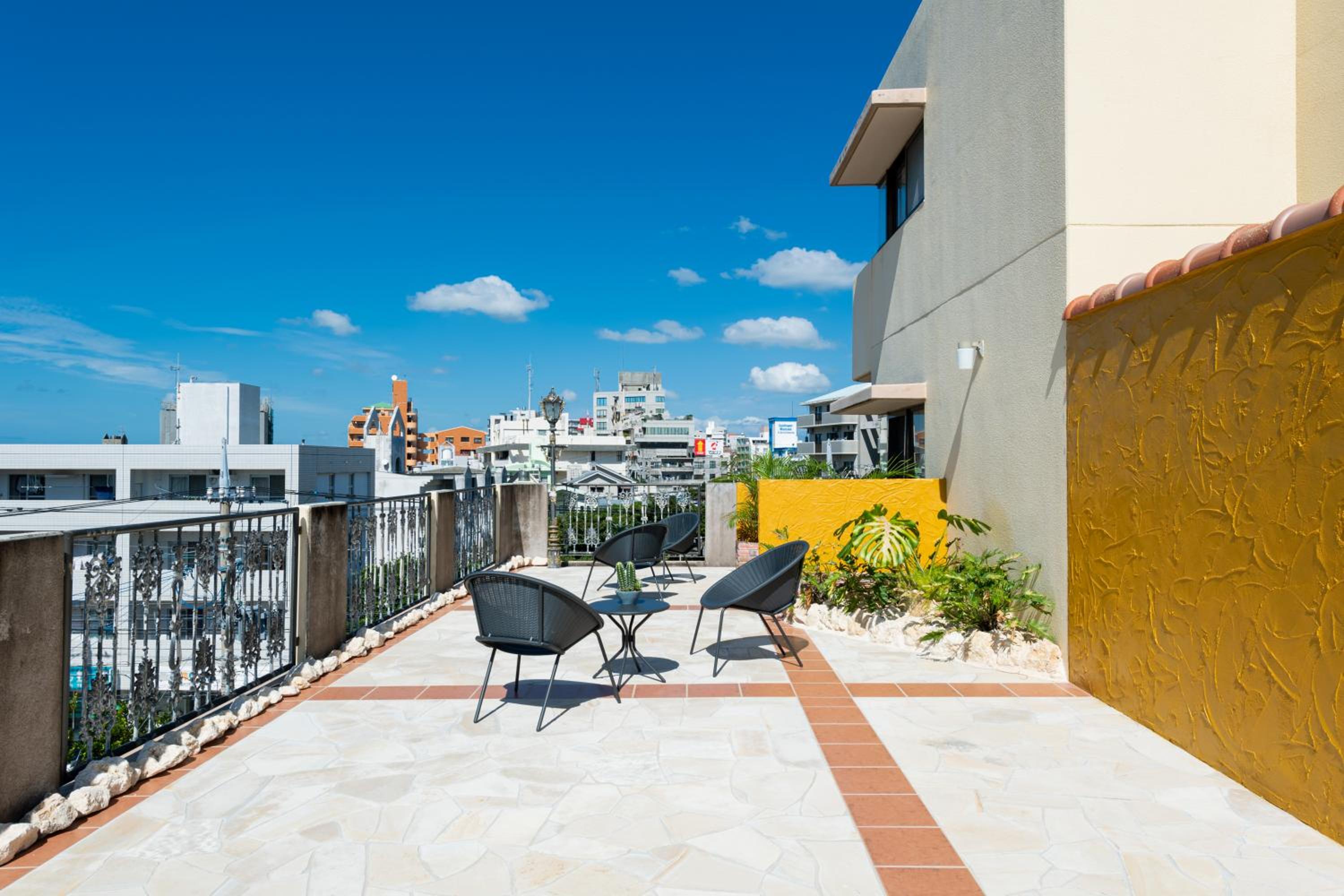 Two-Bedroom Apartment - Small Dog Friendly - Photo 76