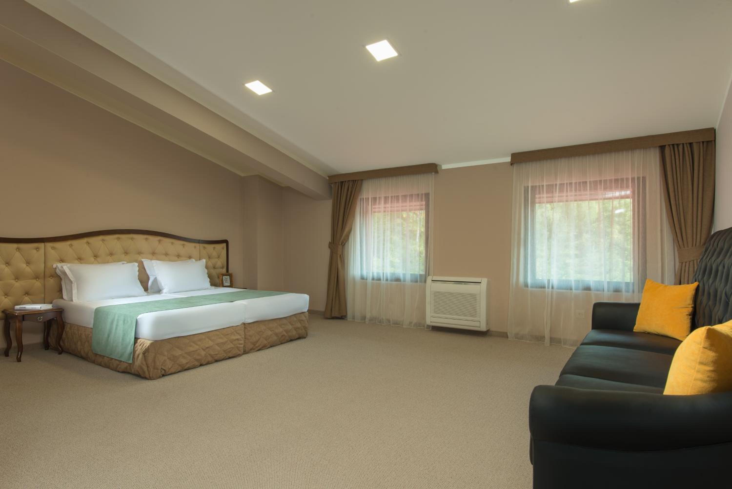 Executive Suite - Photo 4