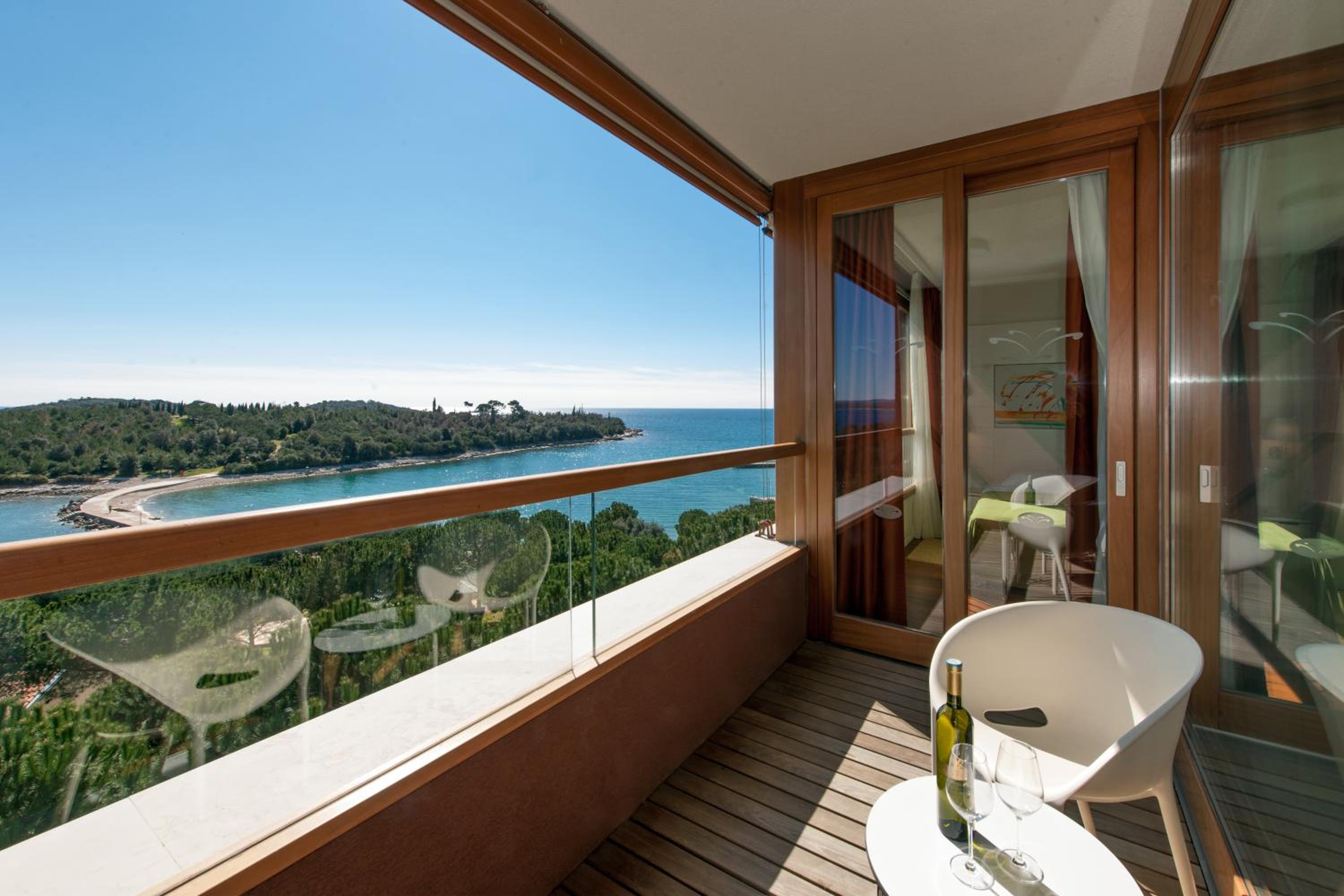 Premium Sea View Suite with Balcony - Photo 4