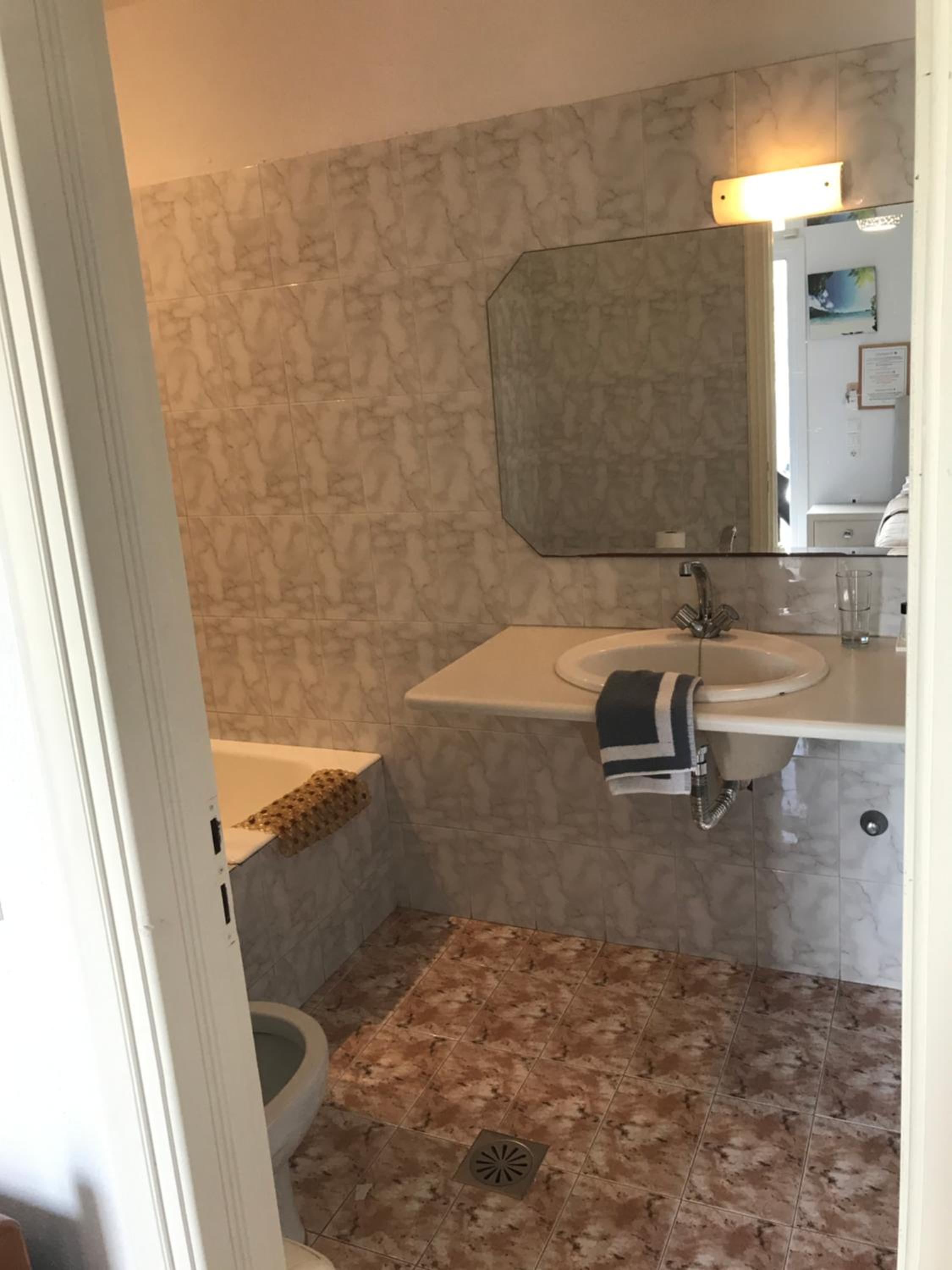 Standard Double or Twin Room photo 3