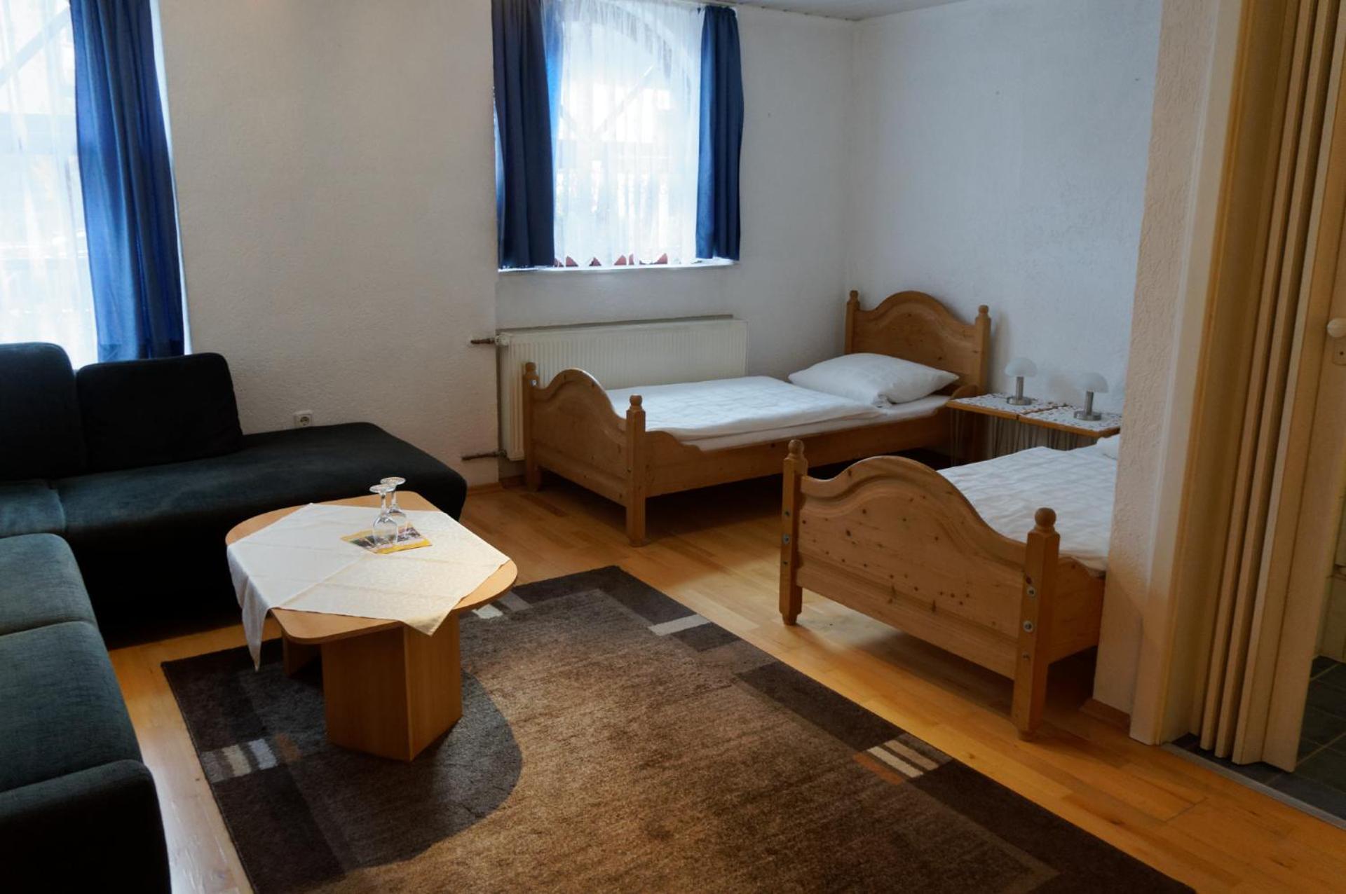 Twin Room with Private Bathroom photo 2