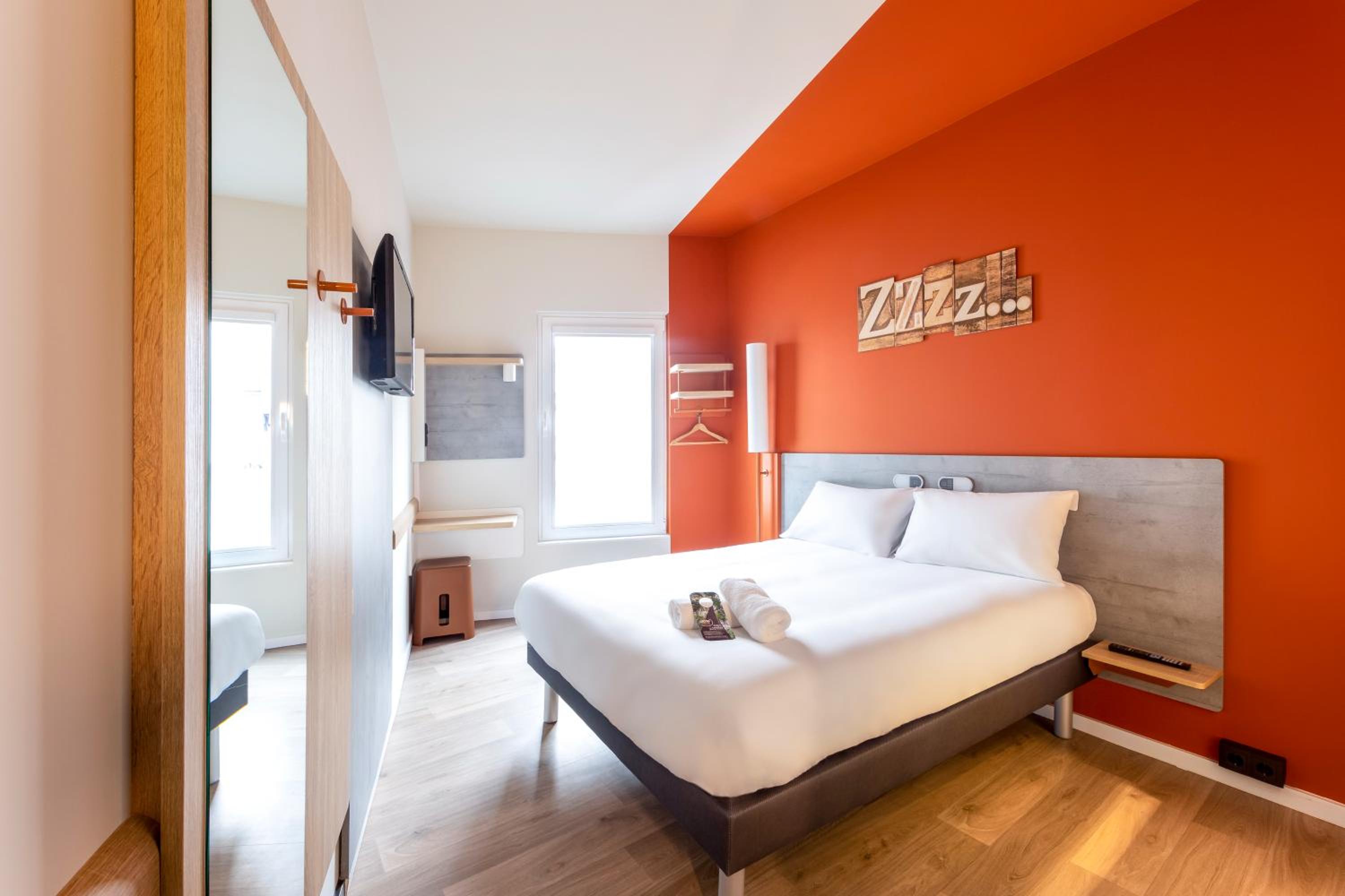 Standard Double Room - Photo 2