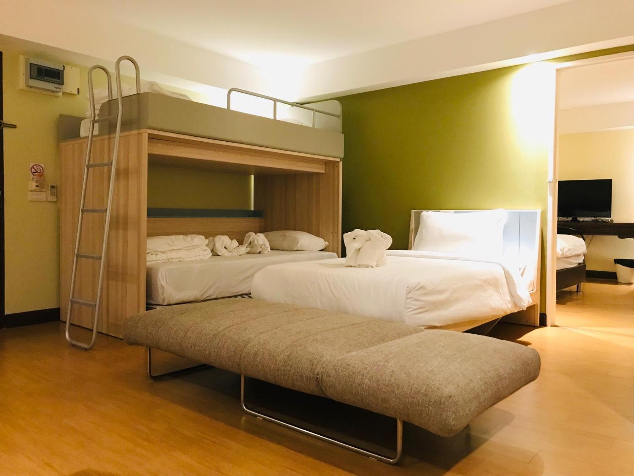 Deluxe Corner Connecting (with Bunk Bed)