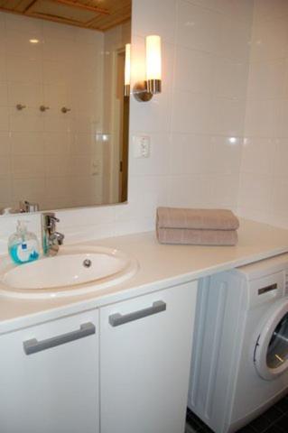 Two-Bedroom Apartment - Photo 3