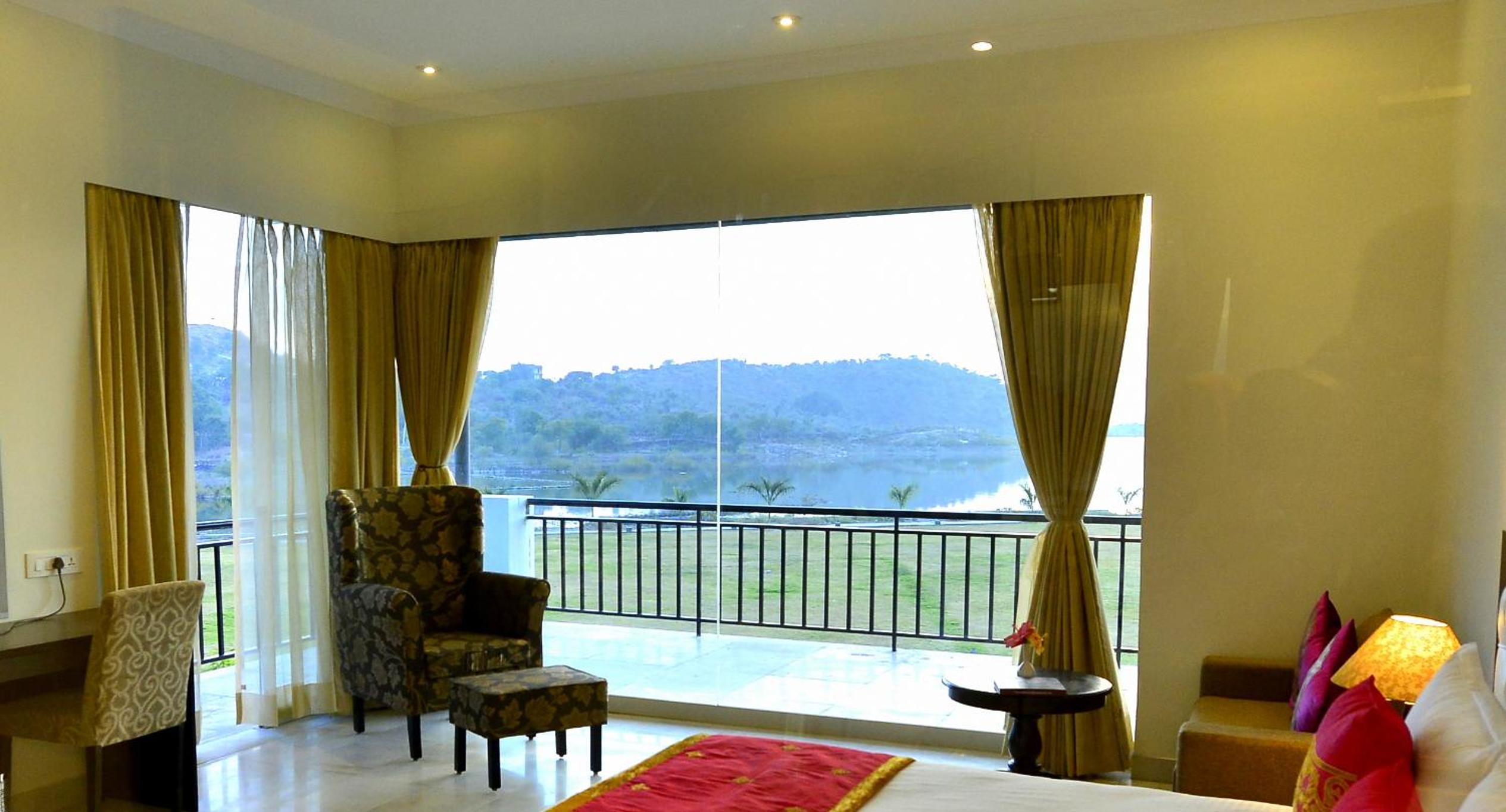 Luxury Lake View Room With Bath Tub: Early Check-In upto 3 hours (subject to availability), Complimentary Hi-Tea served with Cookies, Veg Snack(s), Complimentary Cricket photo 3