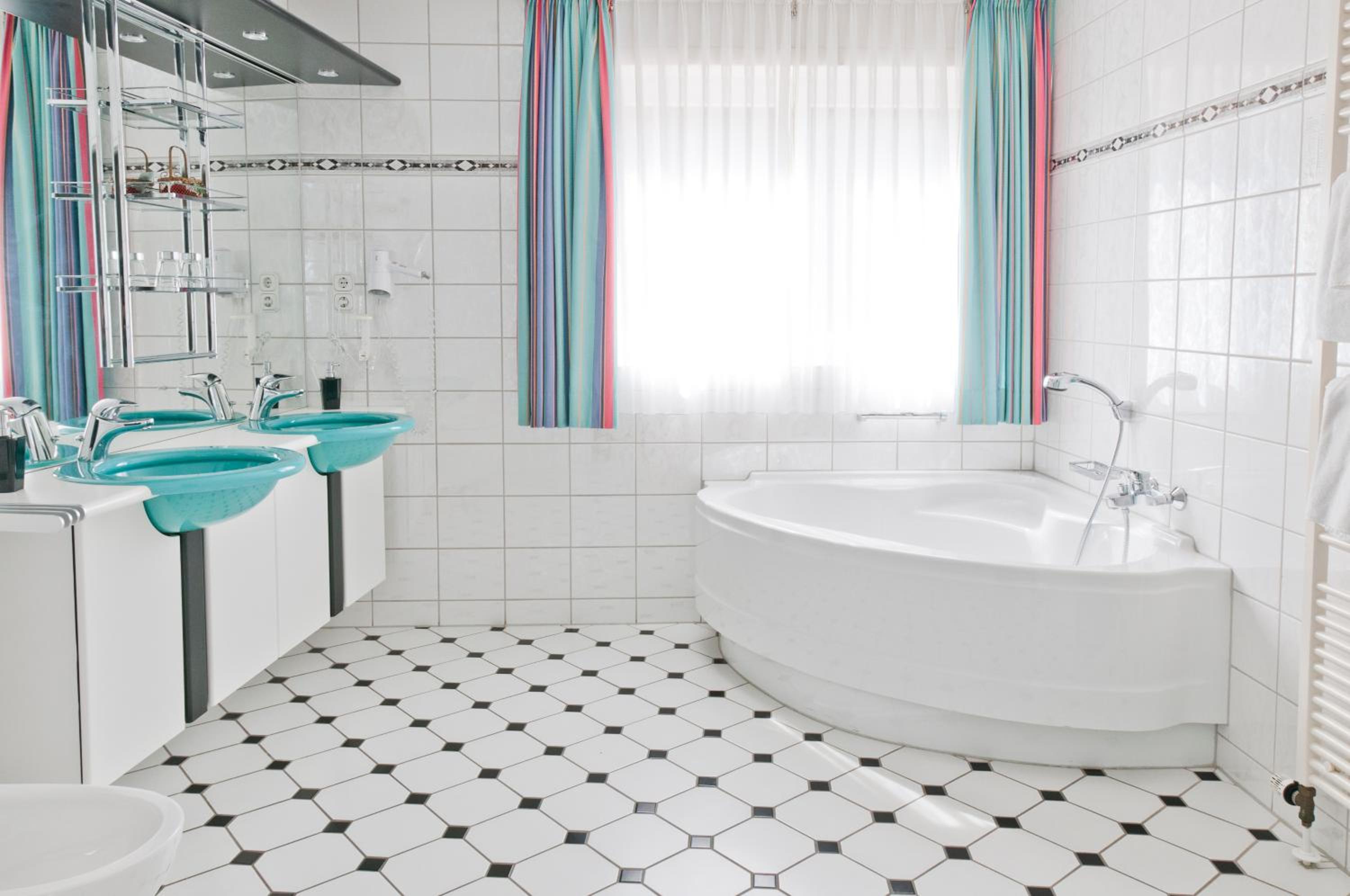 Suite - Photo 4