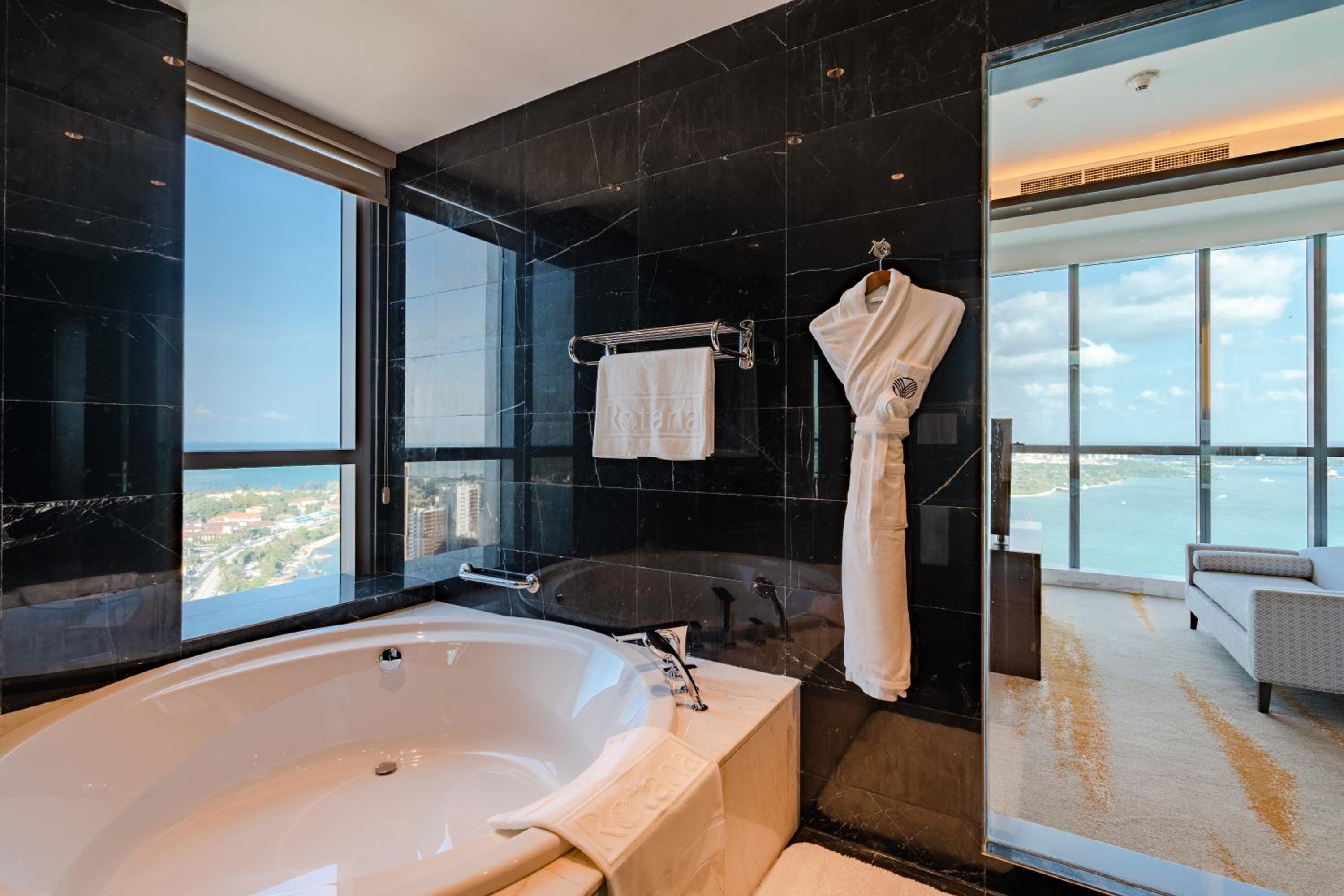 Meerblick Royal Suite thumbnail 5