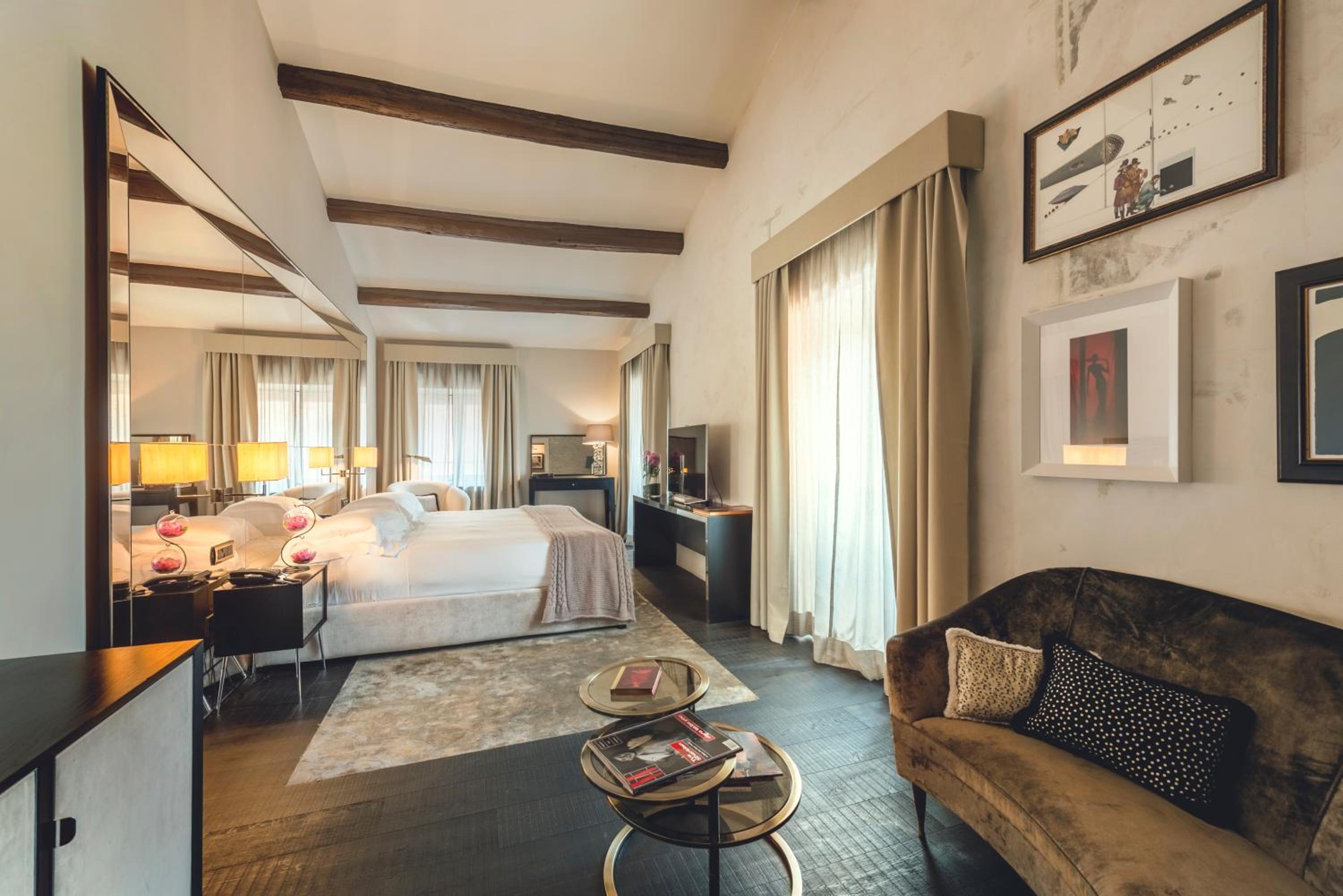 Suite with Terrace thumbnail 5