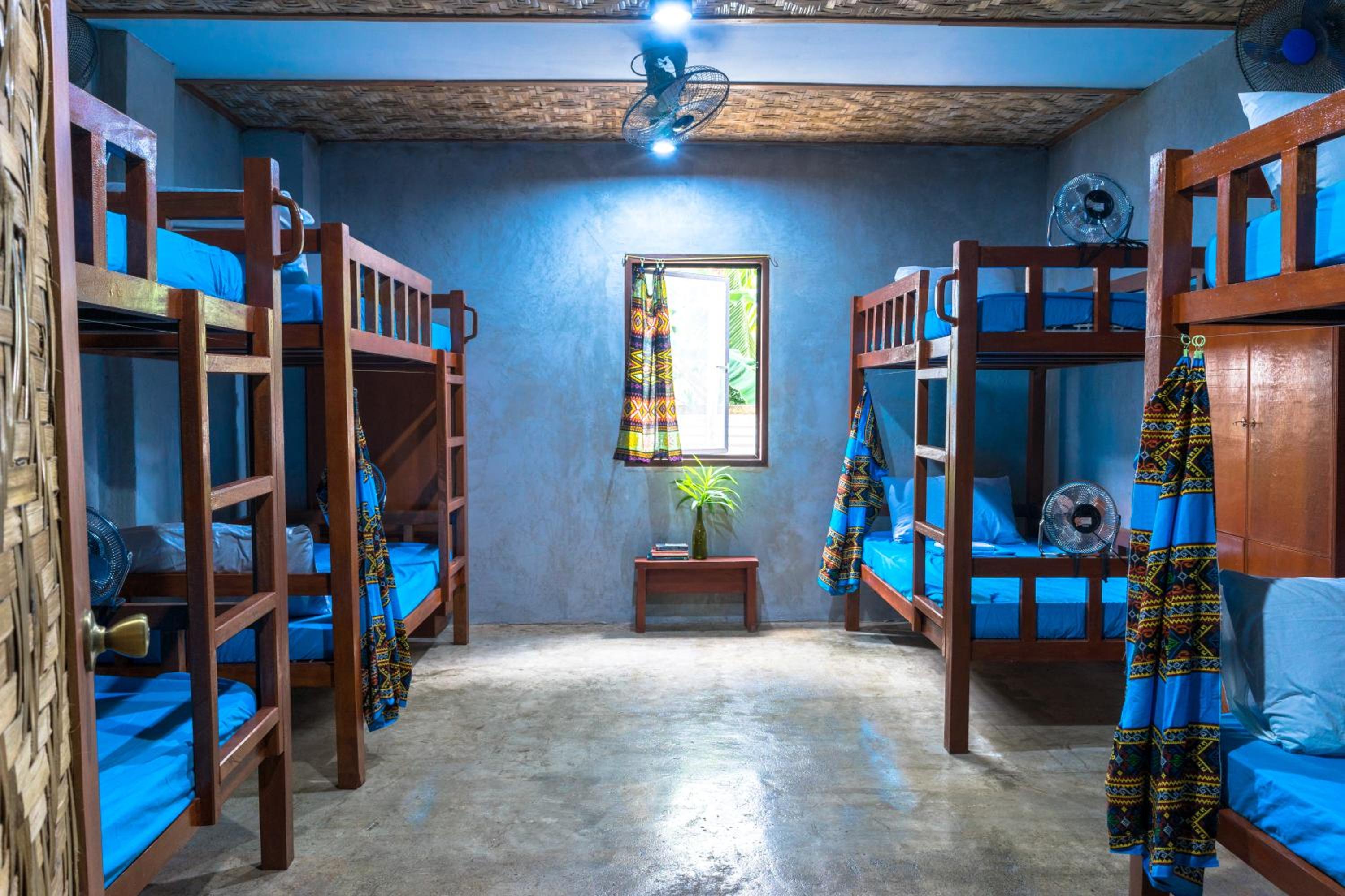 Bed in 8-Bed Mixed Dormitory Room photo 1