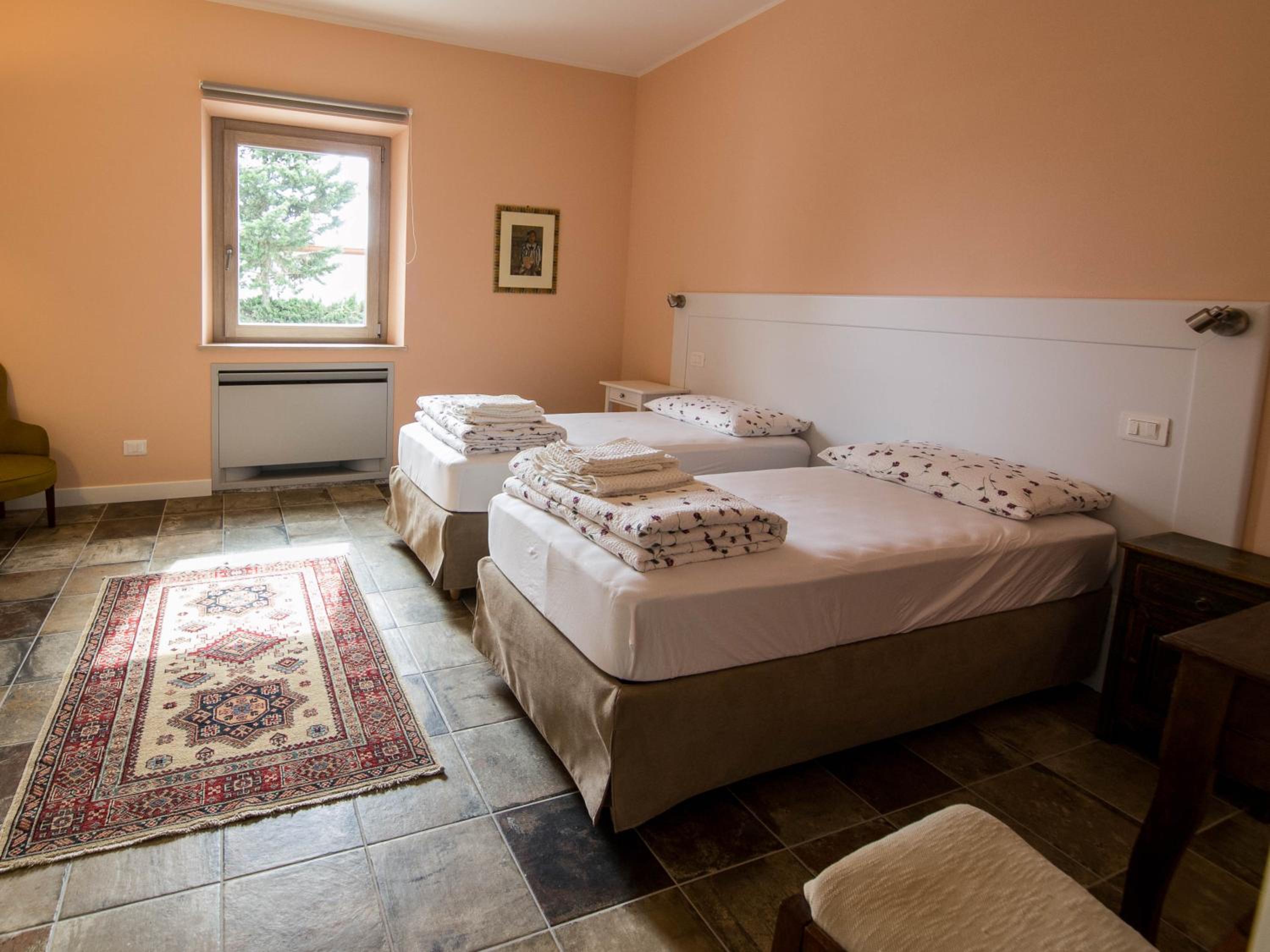 Large Double or Twin Room photo 1
