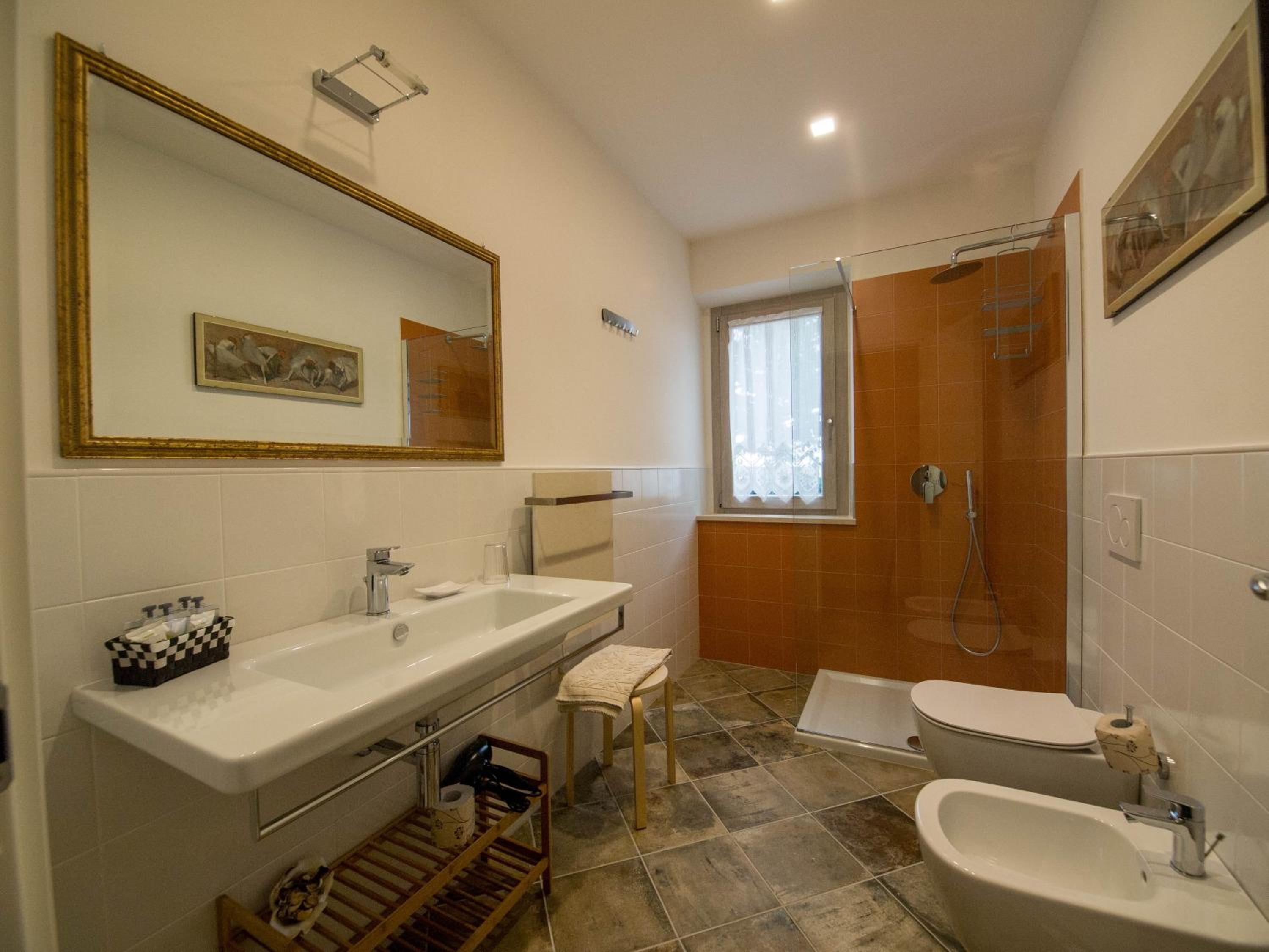 Large Double or Twin Room photo 2