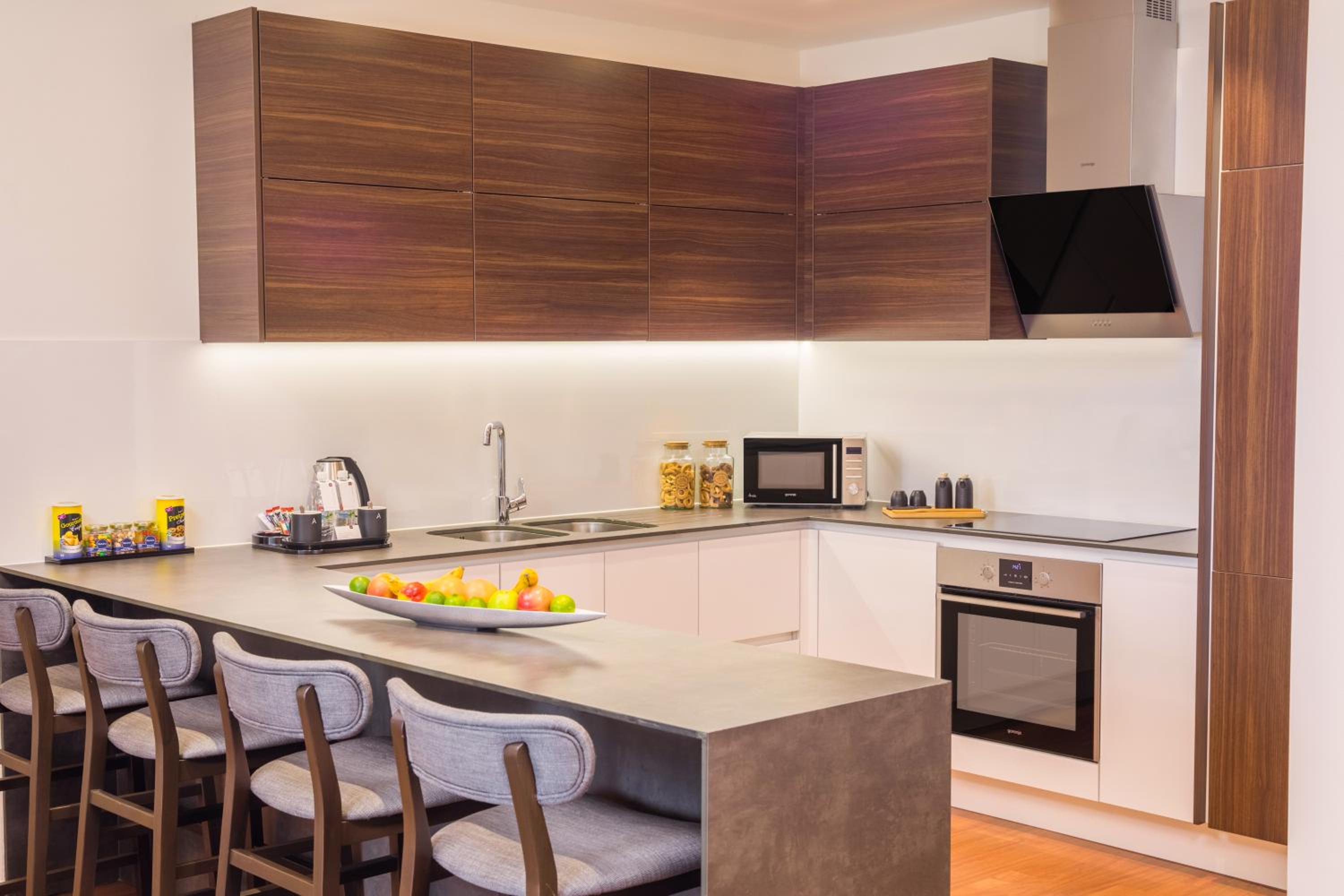 Spacious Two Bedroom Suite with Balcony - Photo 4
