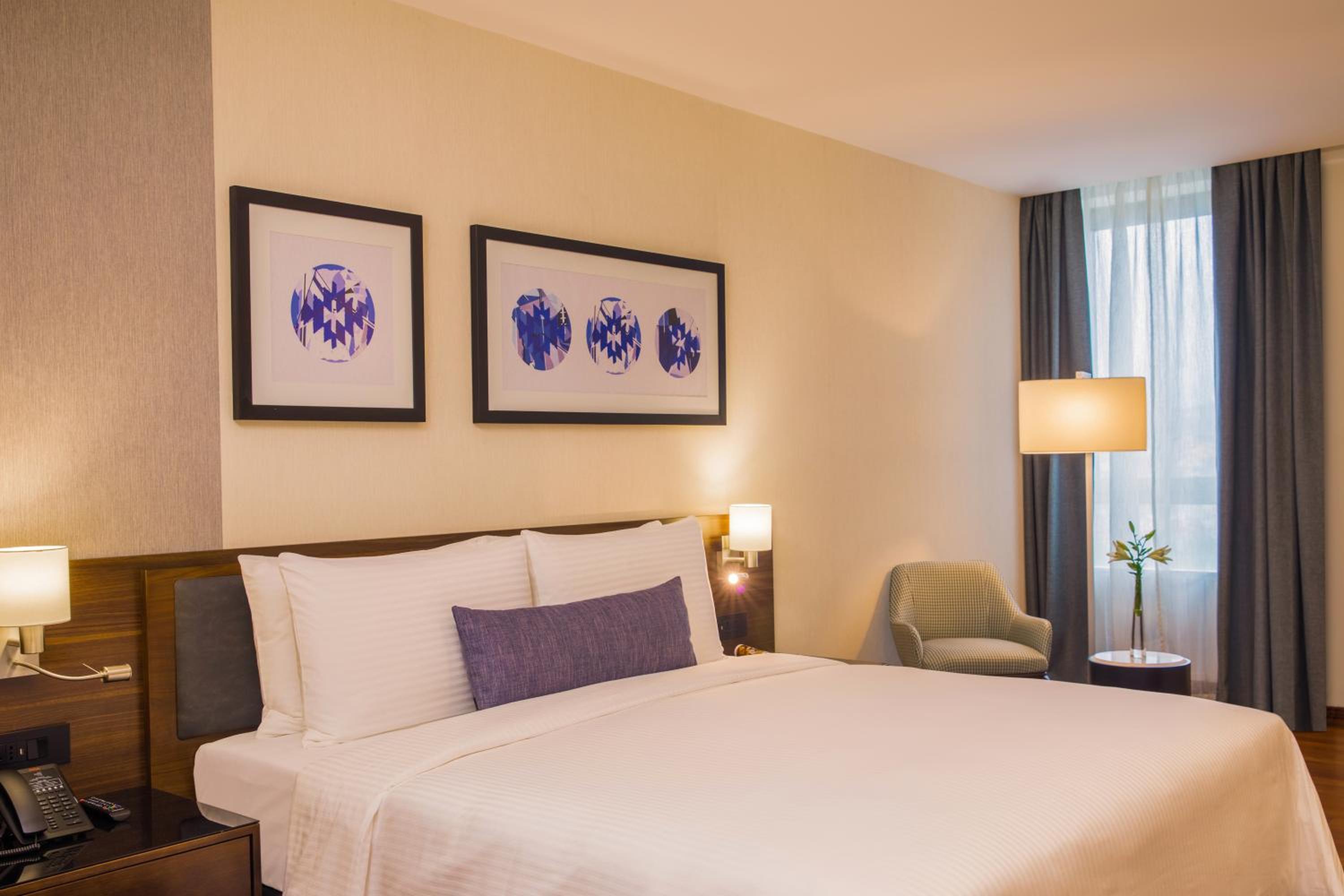 Spacious Three Bedroom Suite - Photo 6