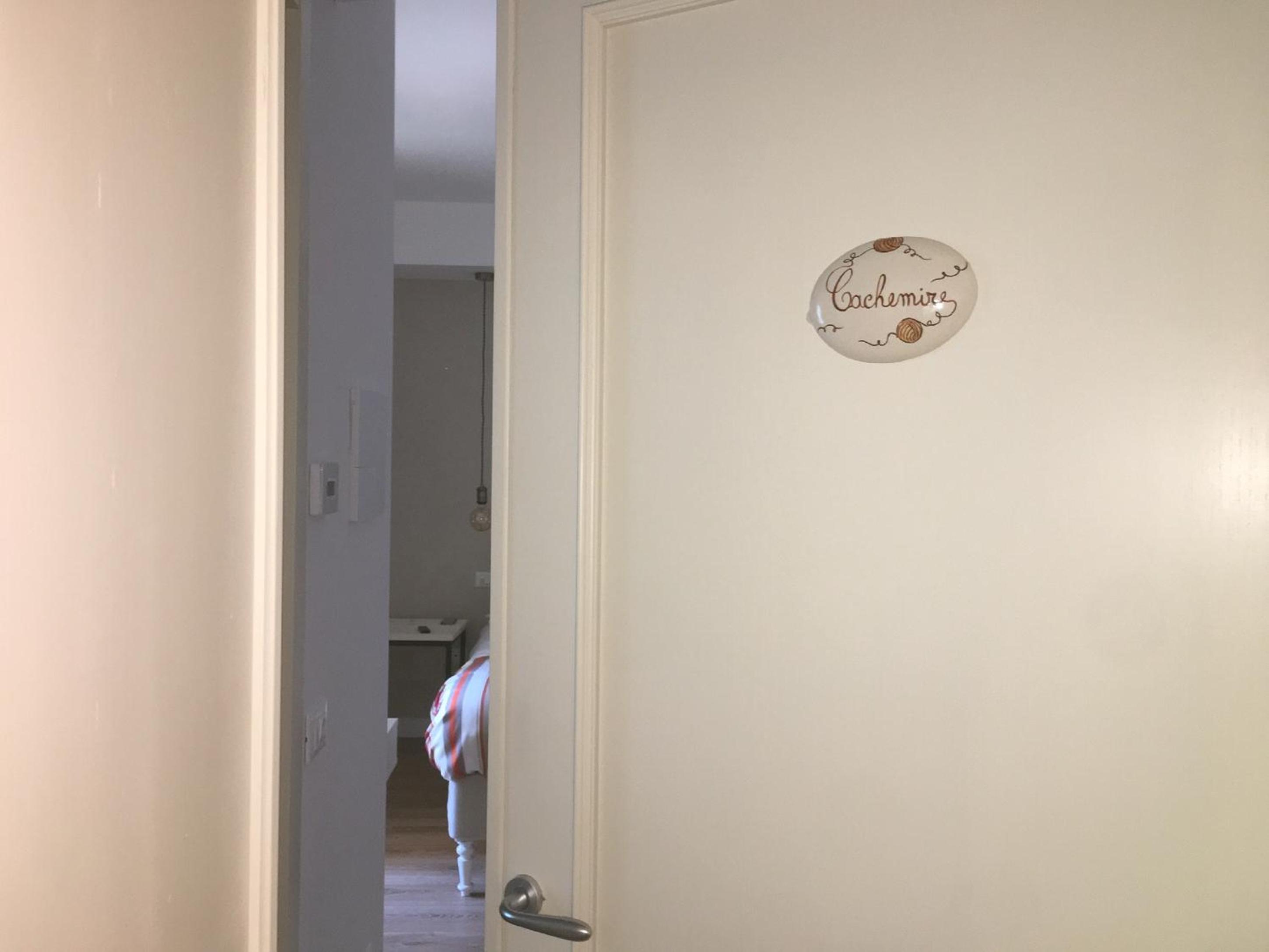Double Room with Balcony - Photo 4