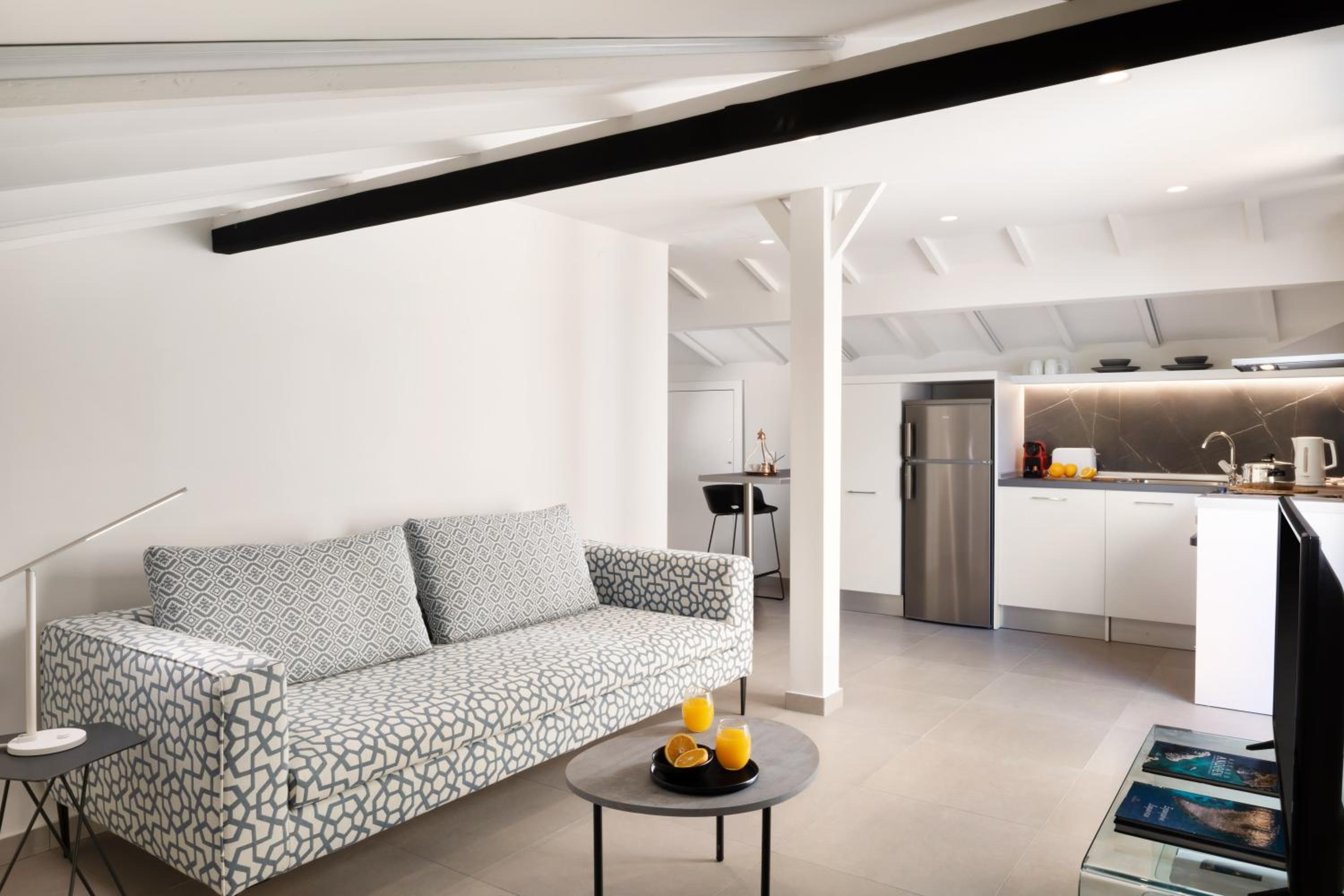Thess Residence - Photo 3