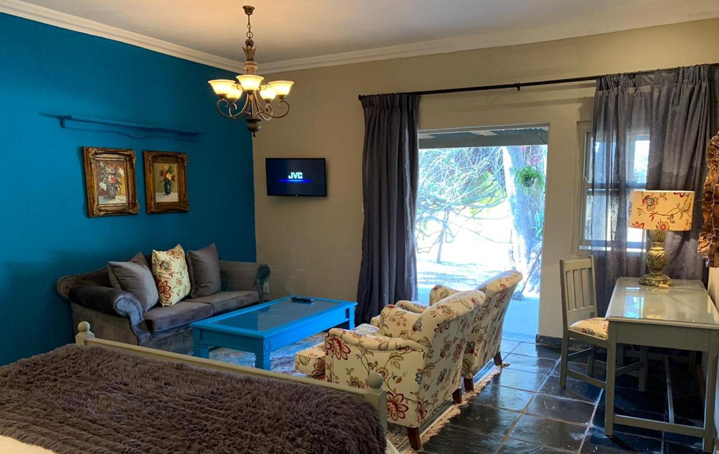 Executive Family Room - Photo 18