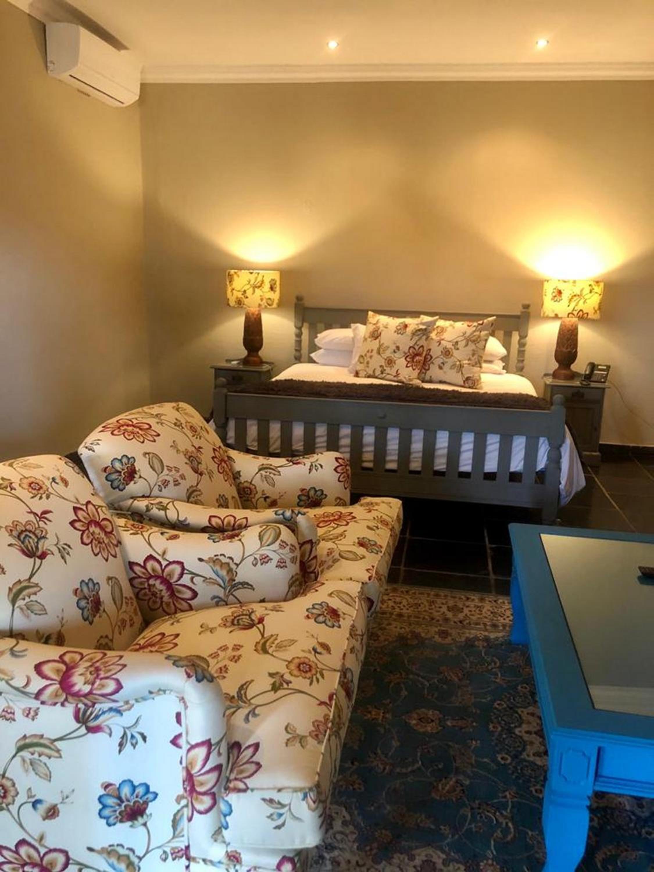 Executive Family Room - Photo 10