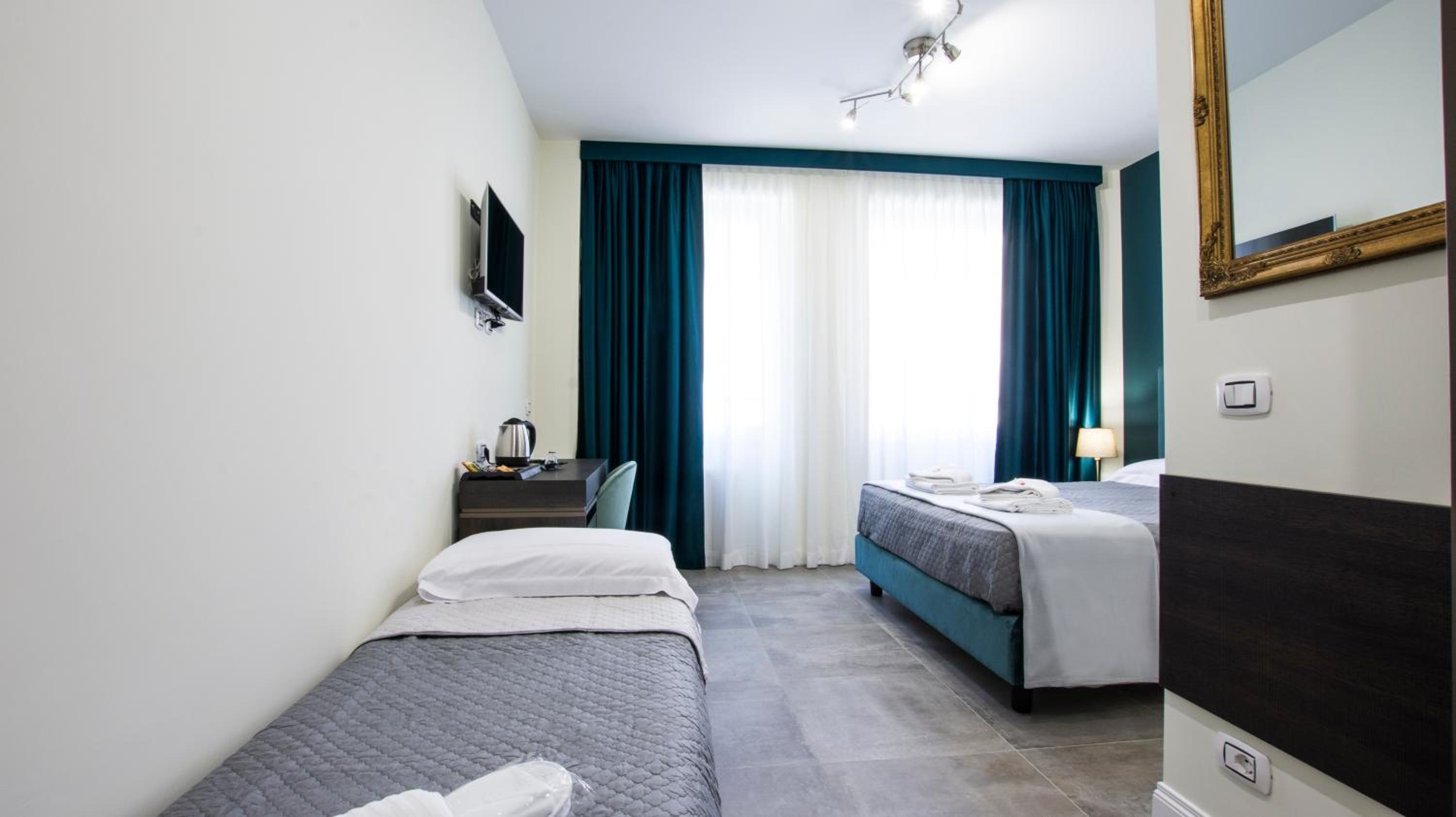 Economy Triple Room photo 1