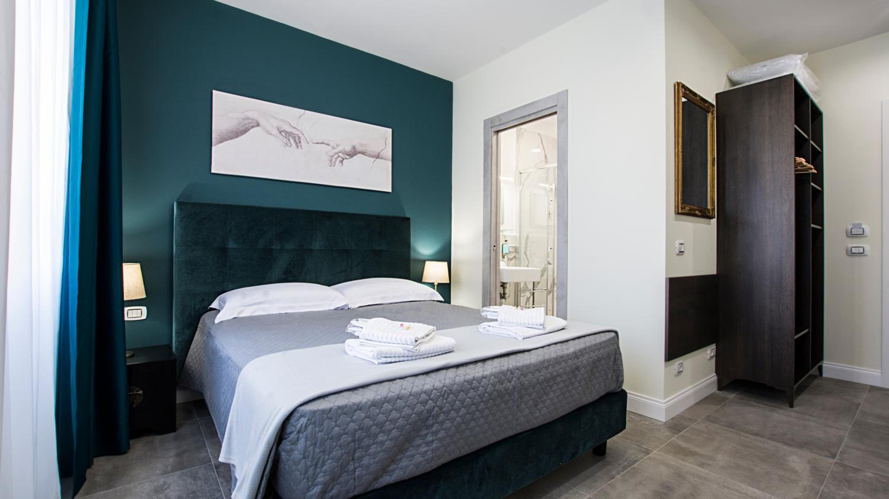 Economy Triple Room photo 3