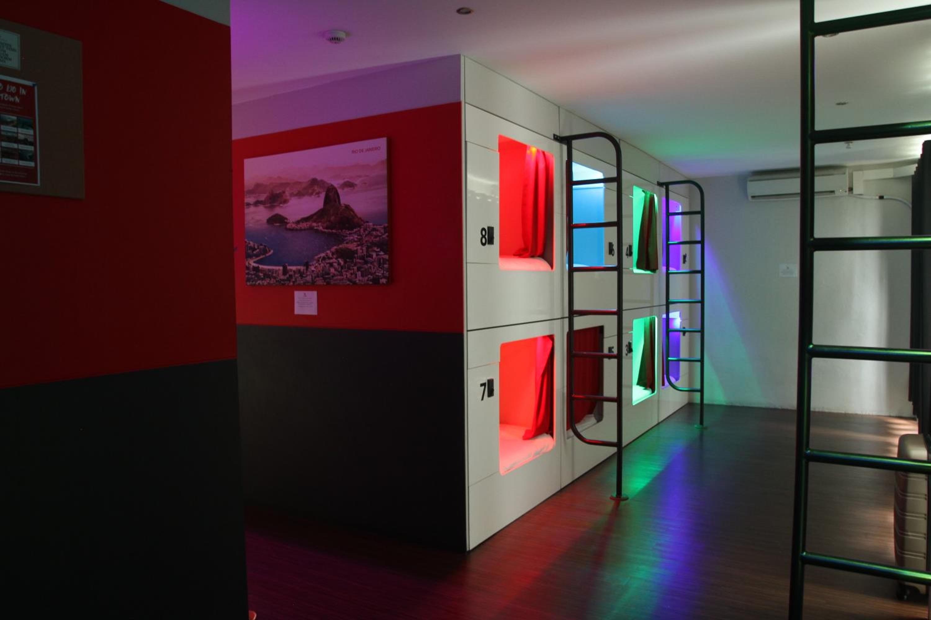 Pod Capsule in 20 Pod Air-Conditioned Ensuite Room photo 3