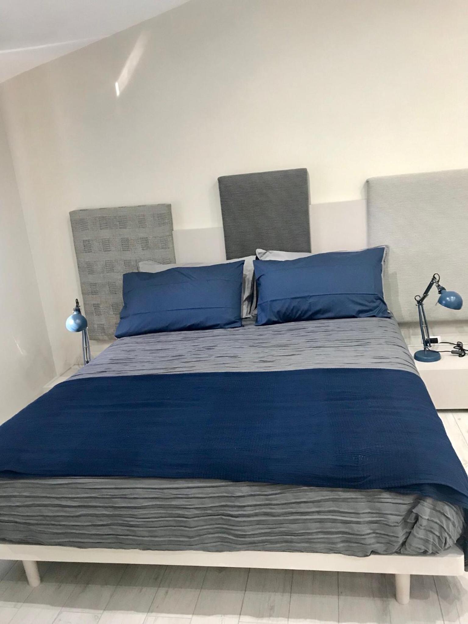 Studio Apartment - Photo 1