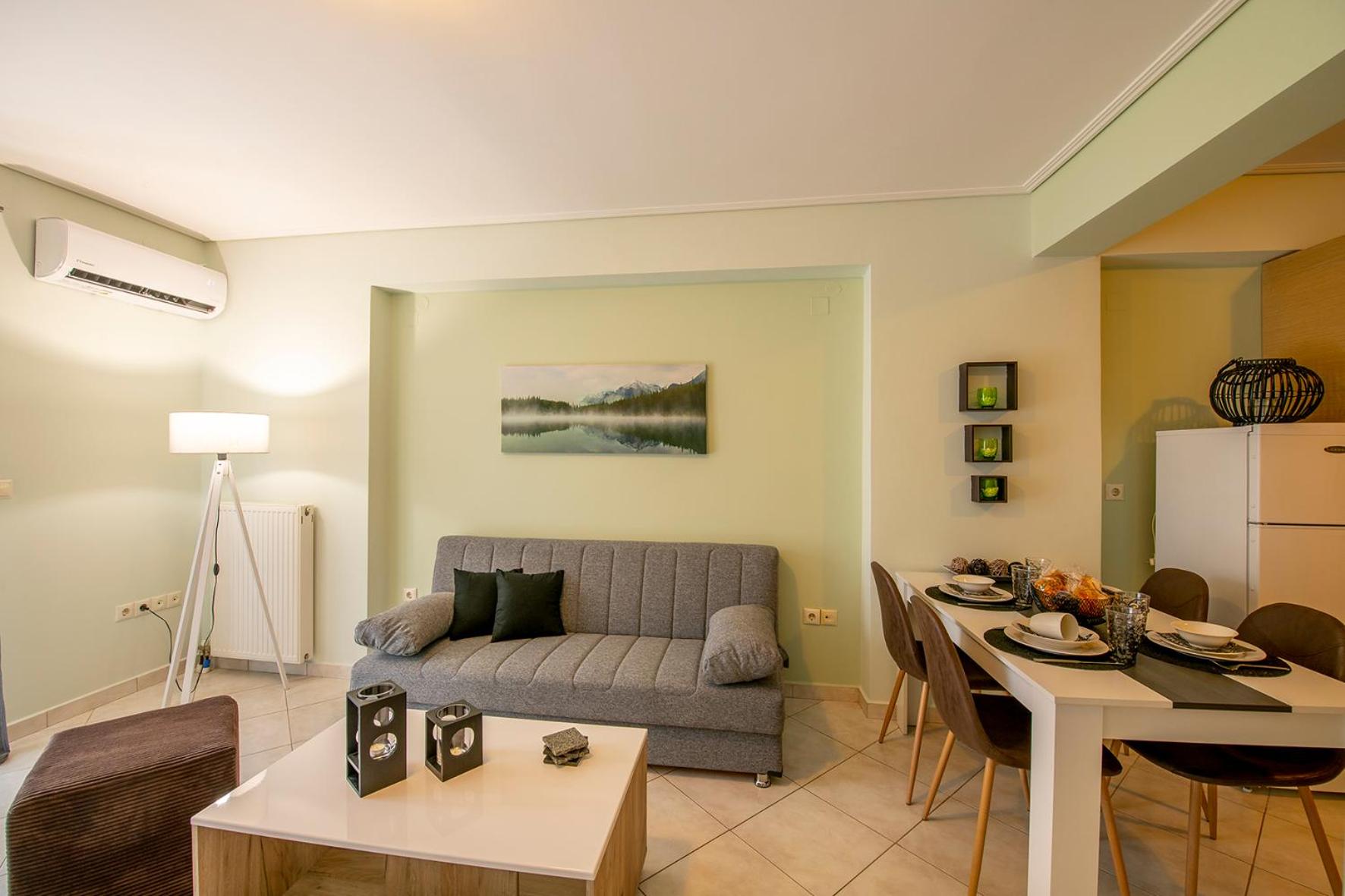 One-Bedroom Apartment photo 1