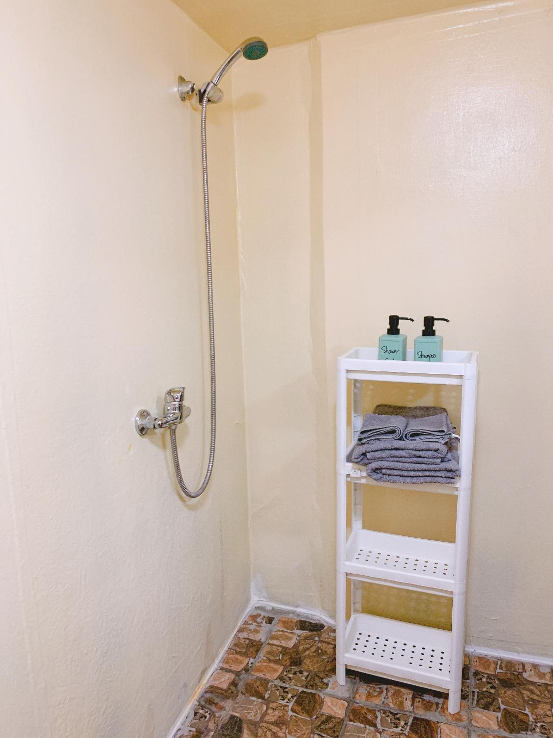 Double Room with Private Bathroom - Photo 7