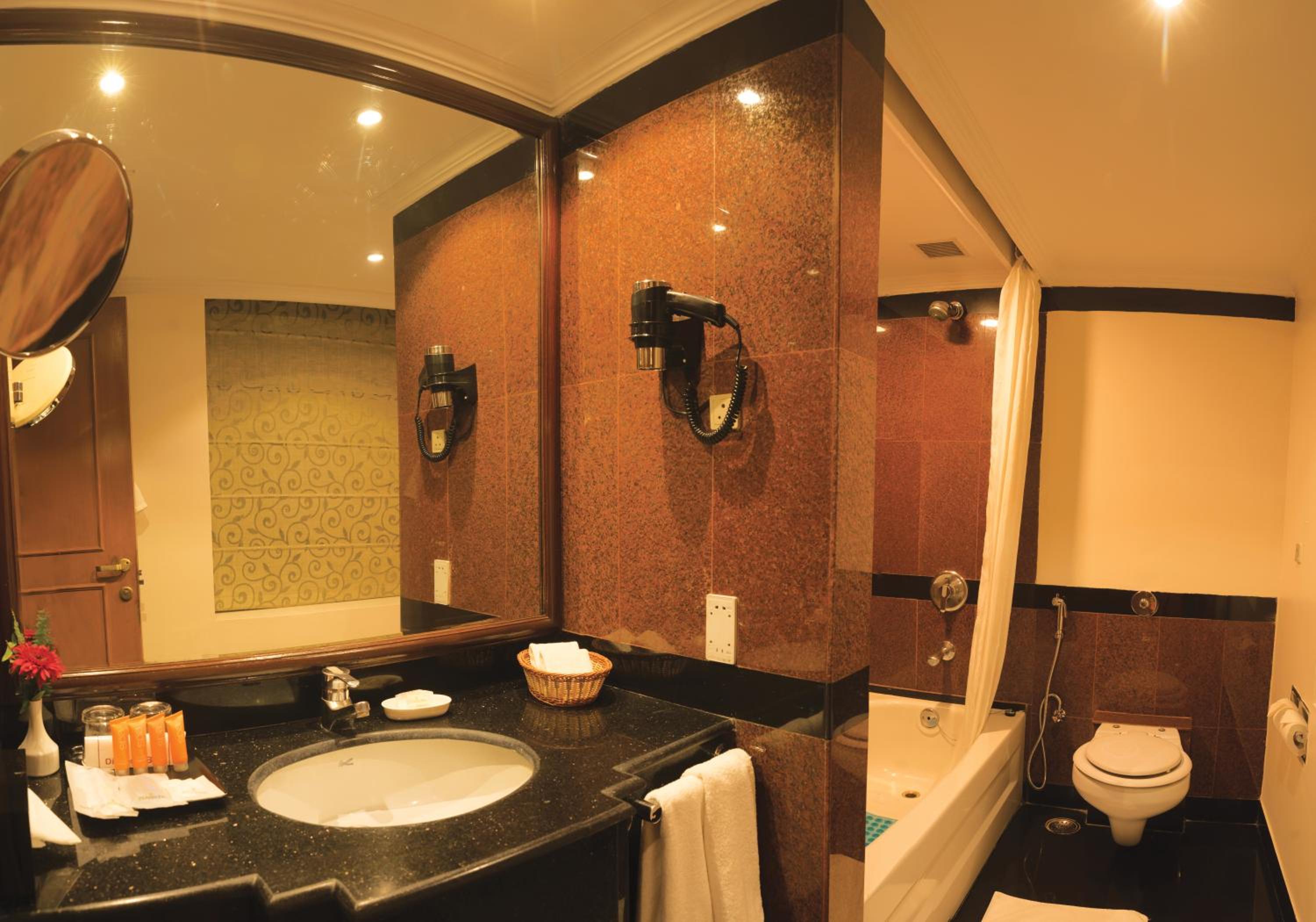 Suite with 20% discount on Spa & Laundry & Roundtrip Airport transfers  - Photo 10