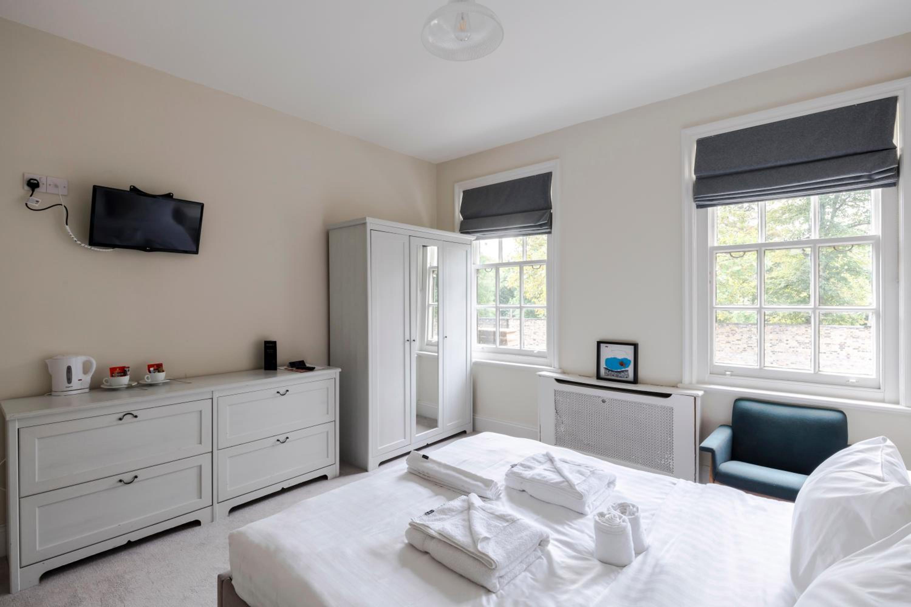 Queen Room photo 1