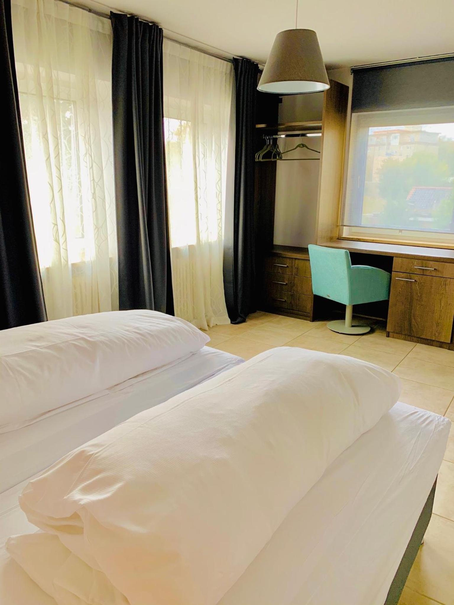Double Room - Photo 5